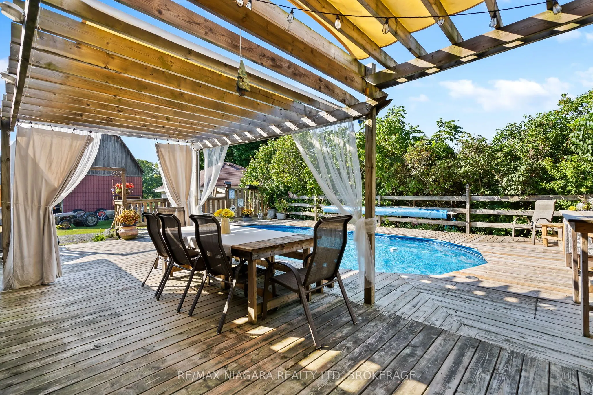 11562 Lakeshore Road