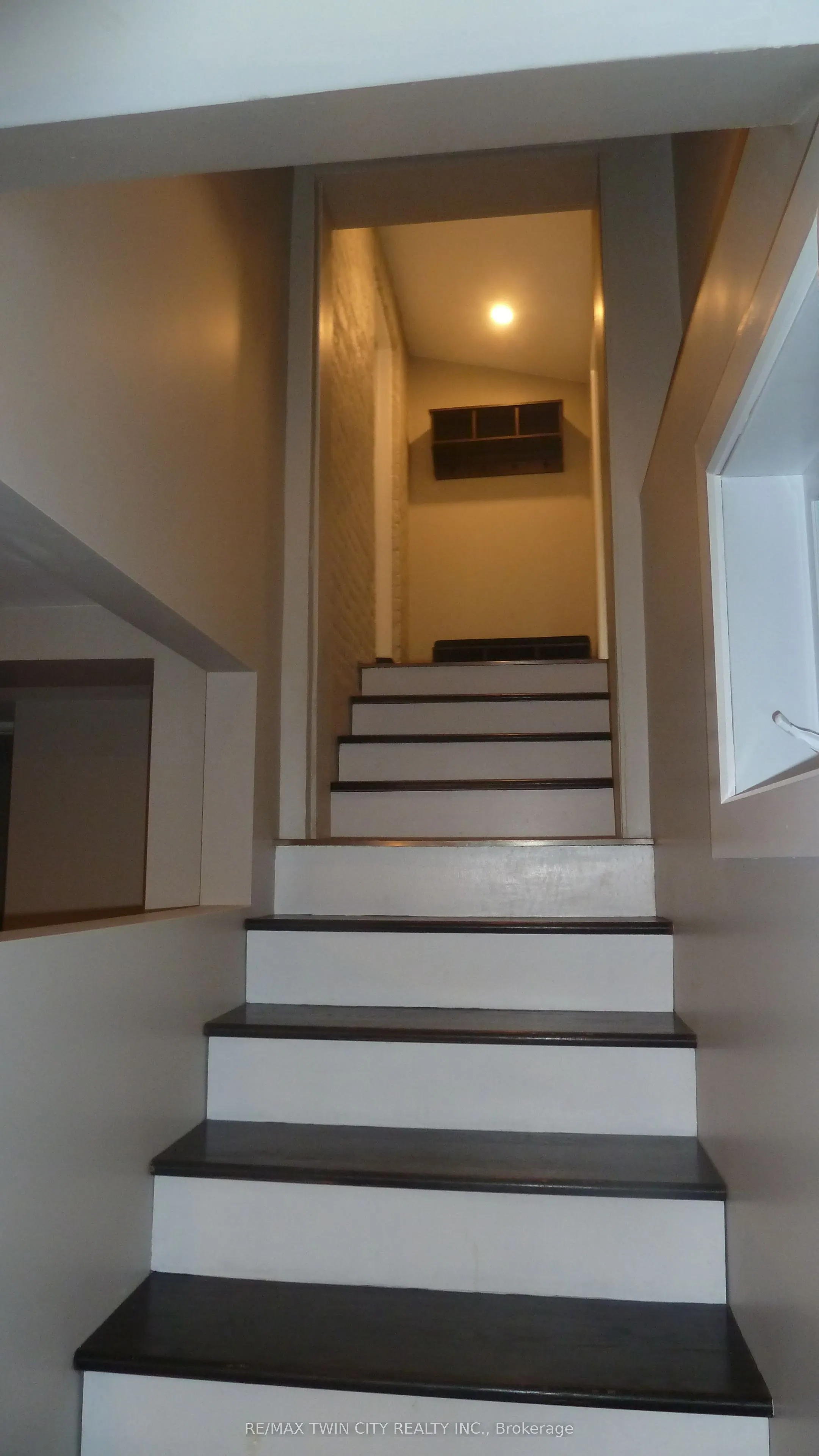 6 Grenville Avenue, #LOWER