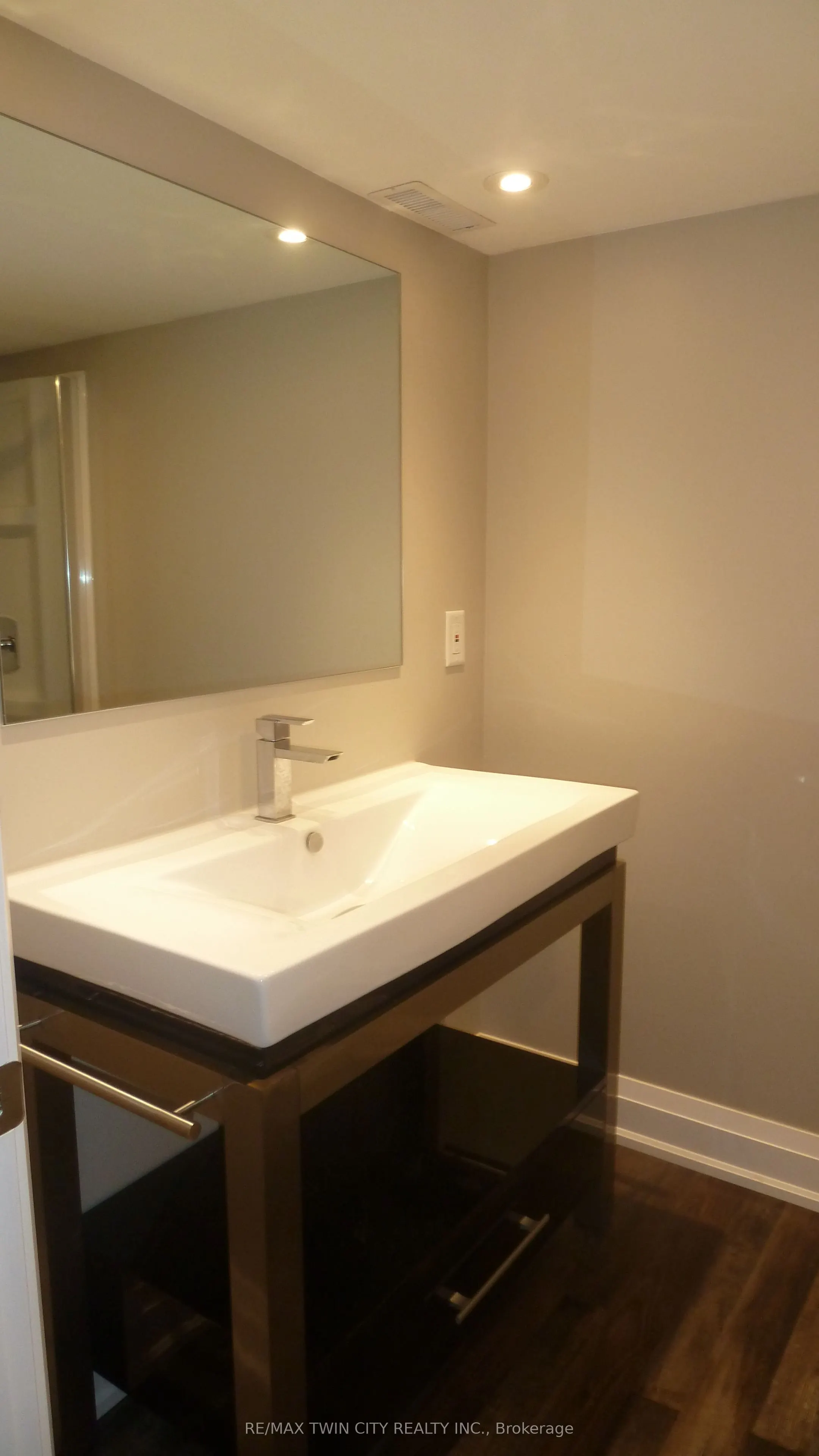 6 Grenville Avenue, #LOWER
