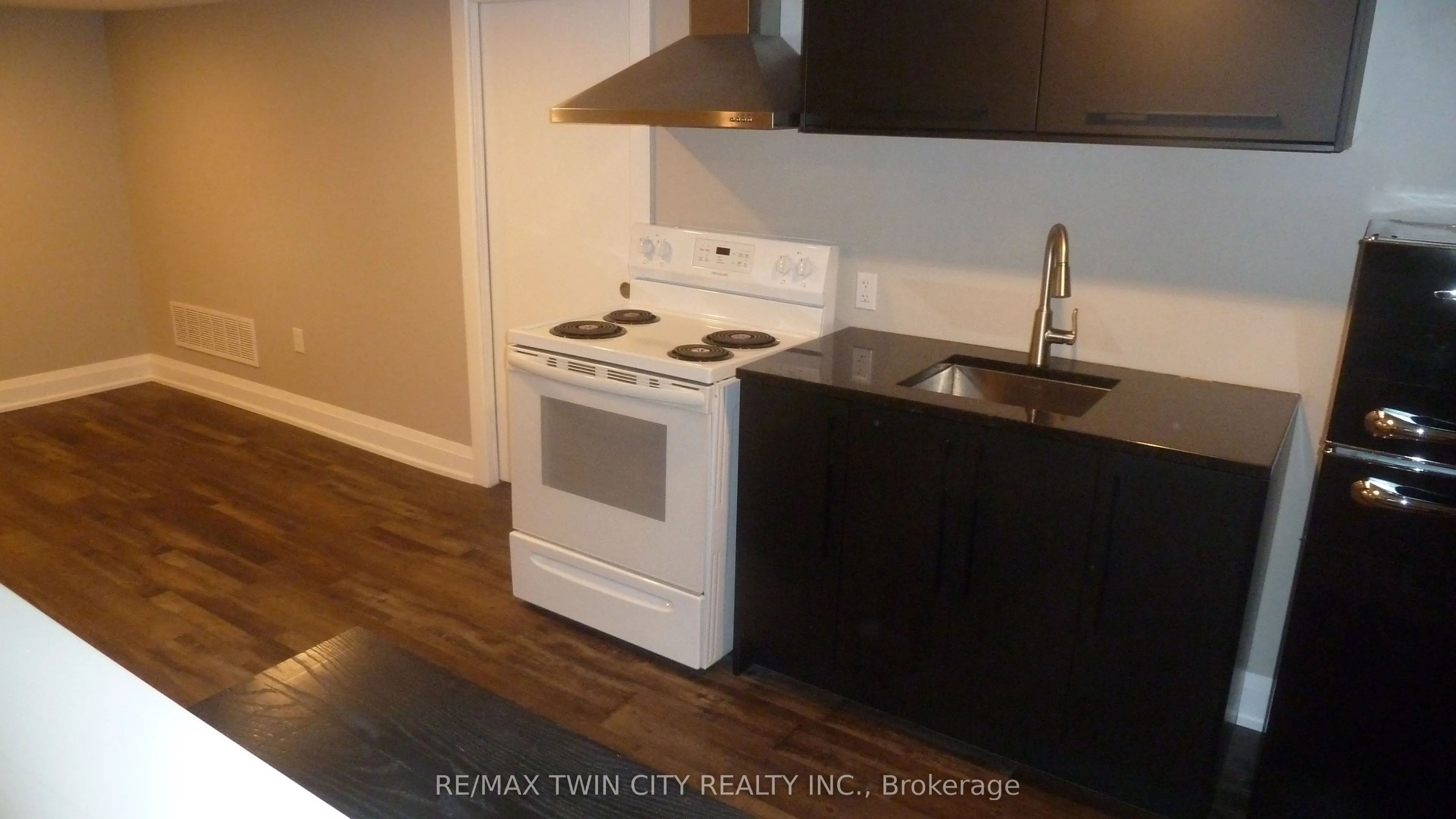 6 Grenville Avenue, #LOWER