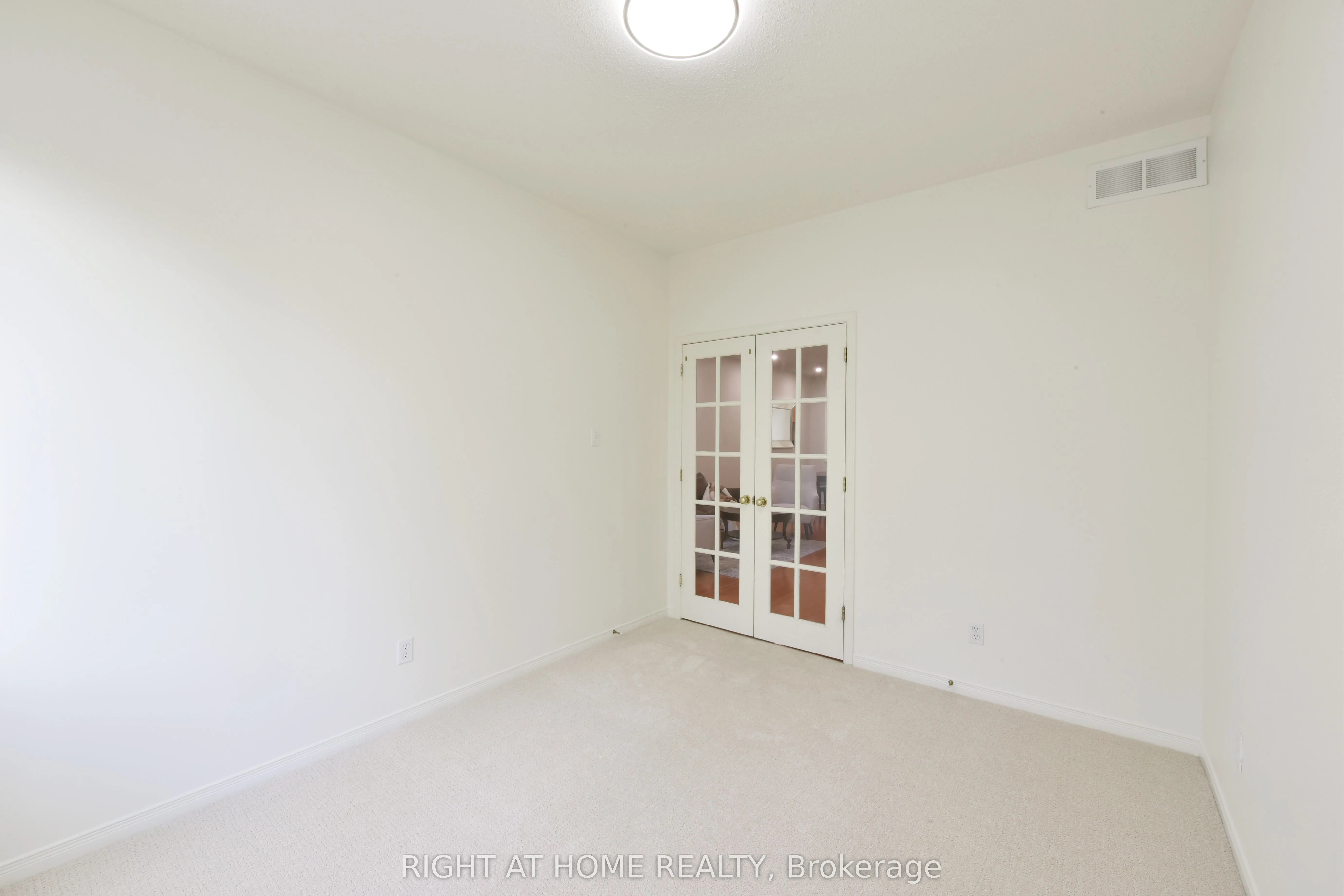 321 BRECKENRIDGE Crescent