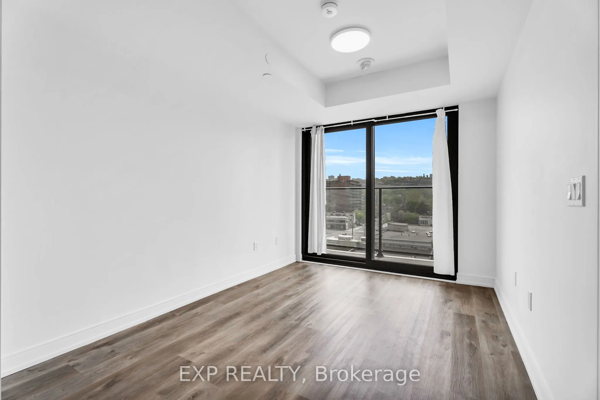 1 Jarvis Street, #828