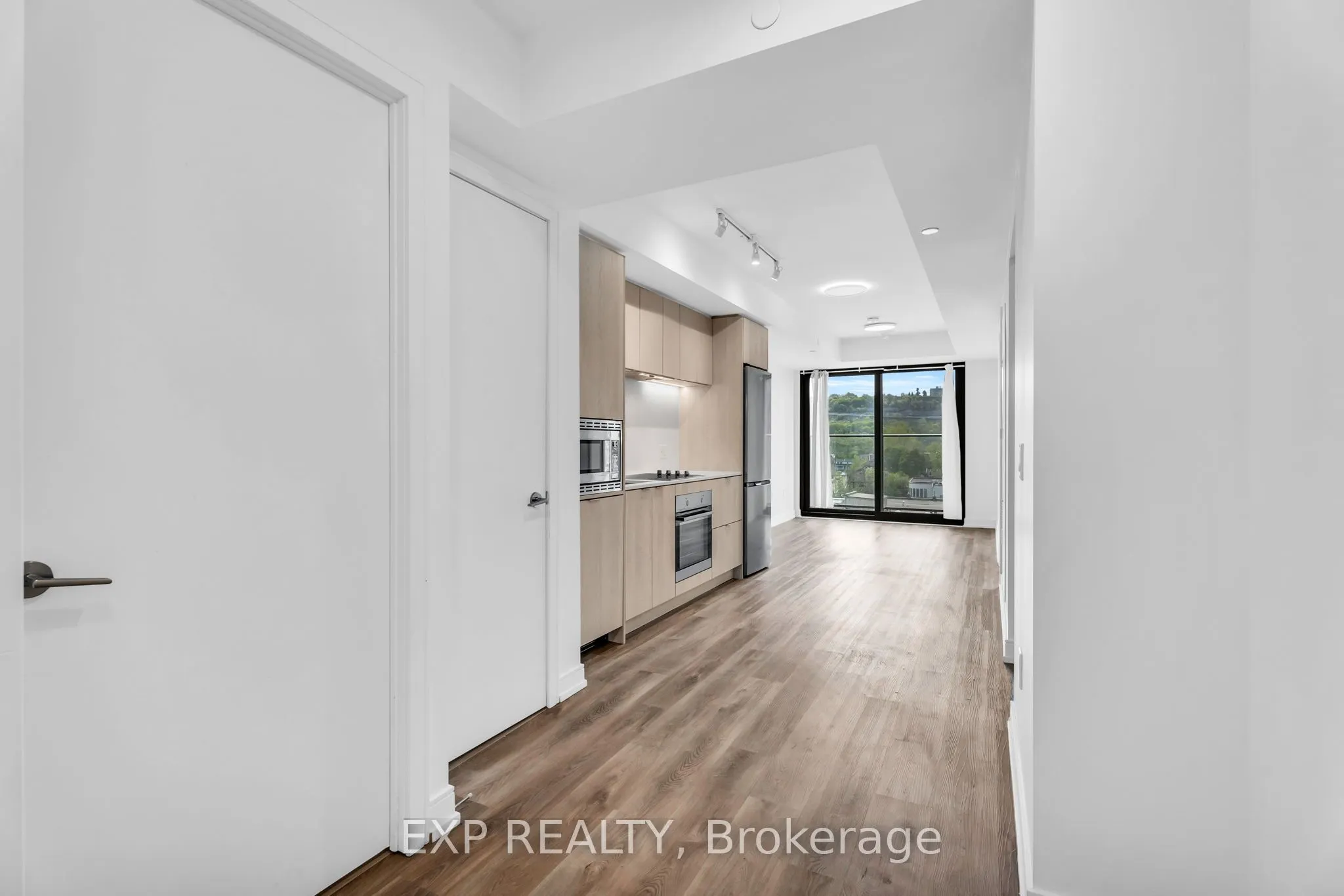 1 Jarvis Street, #828
