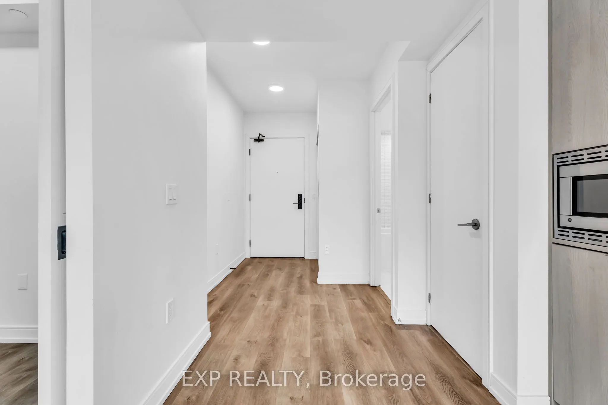 1 Jarvis Street, #828
