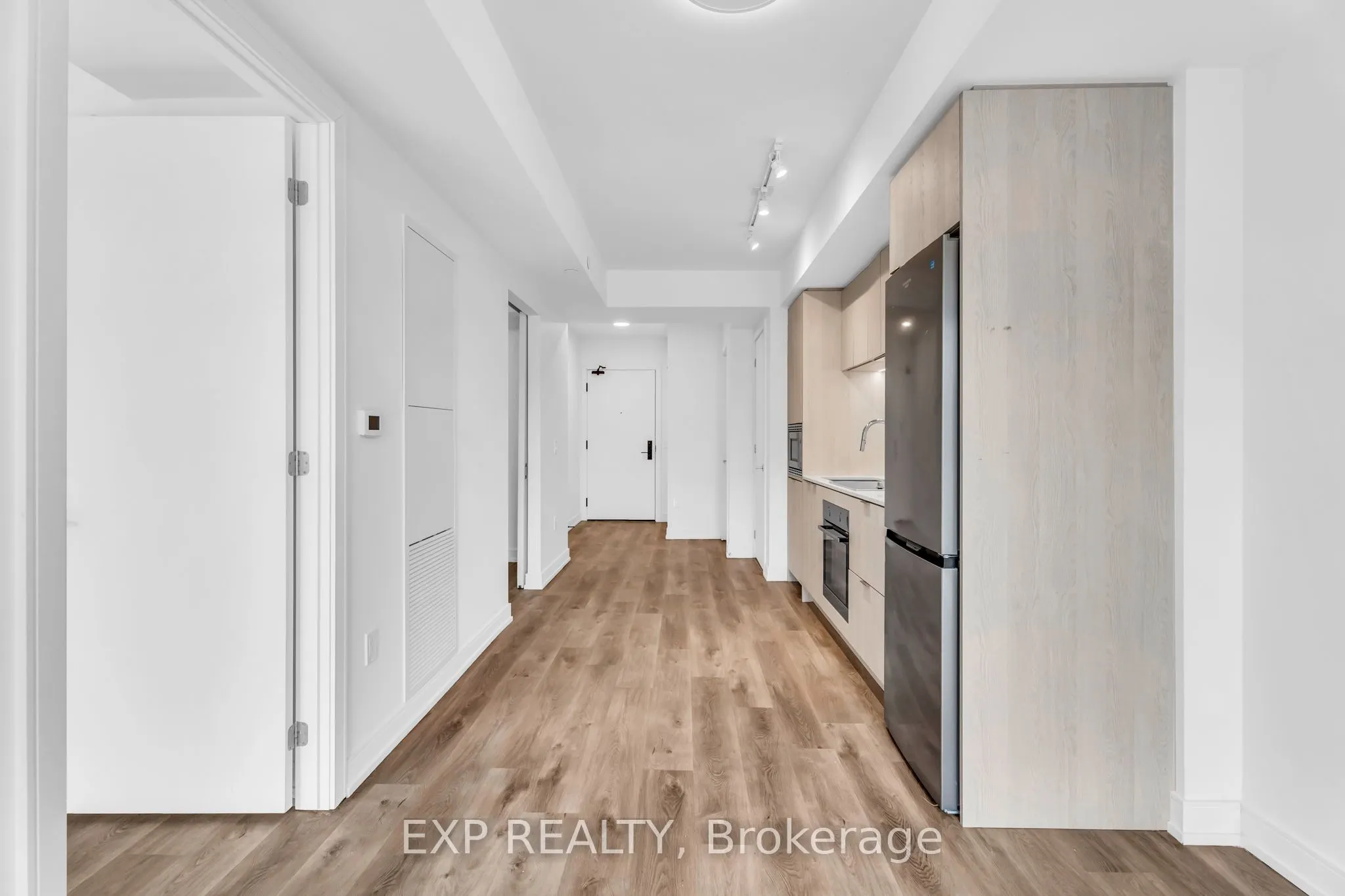 1 Jarvis Street, #828