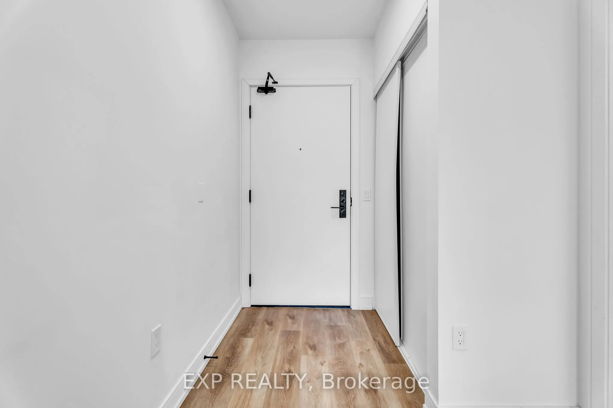 1 Jarvis Street, #828