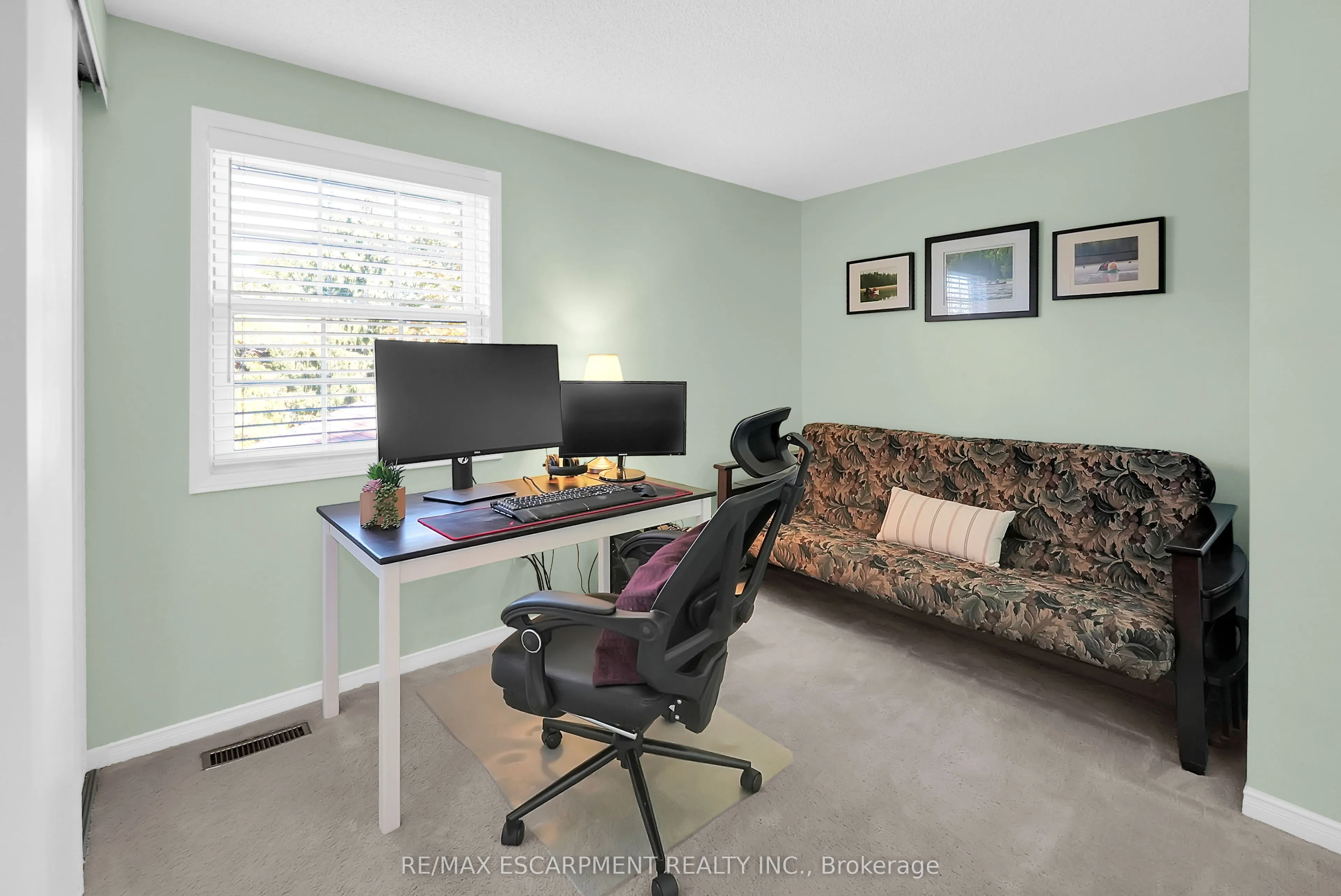15 Hedgelawn Drive