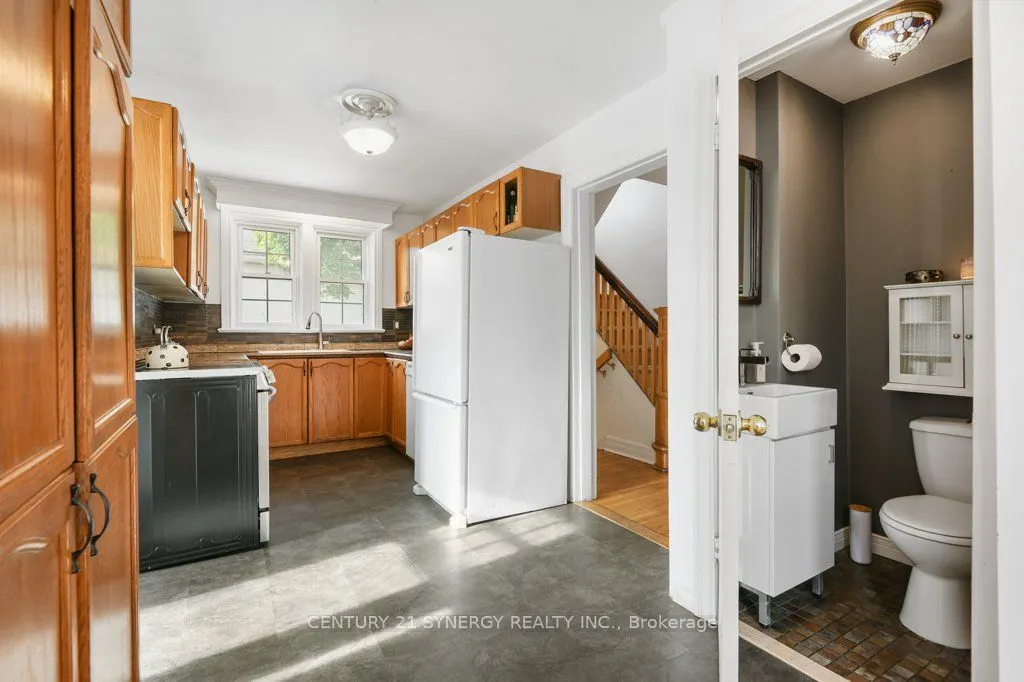 61 Daniel Street N