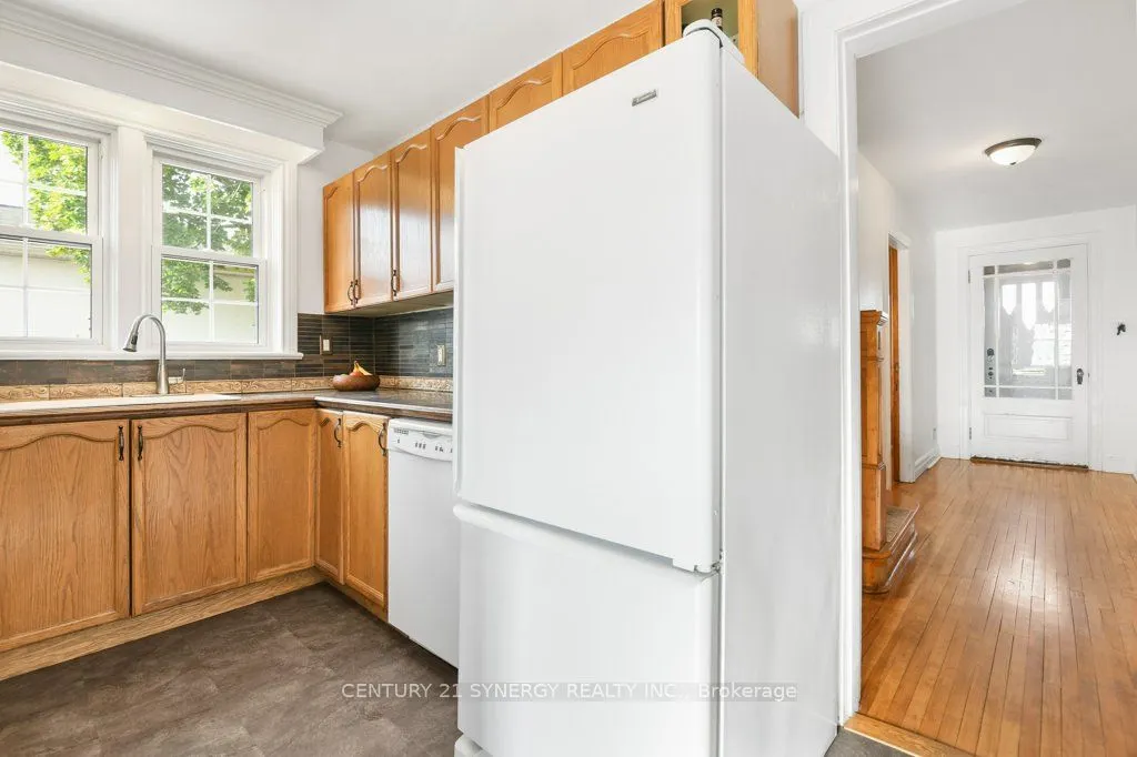 61 Daniel Street N