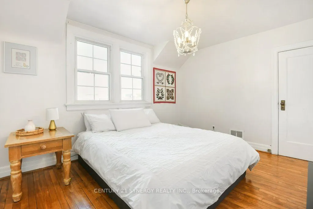 61 Daniel Street N
