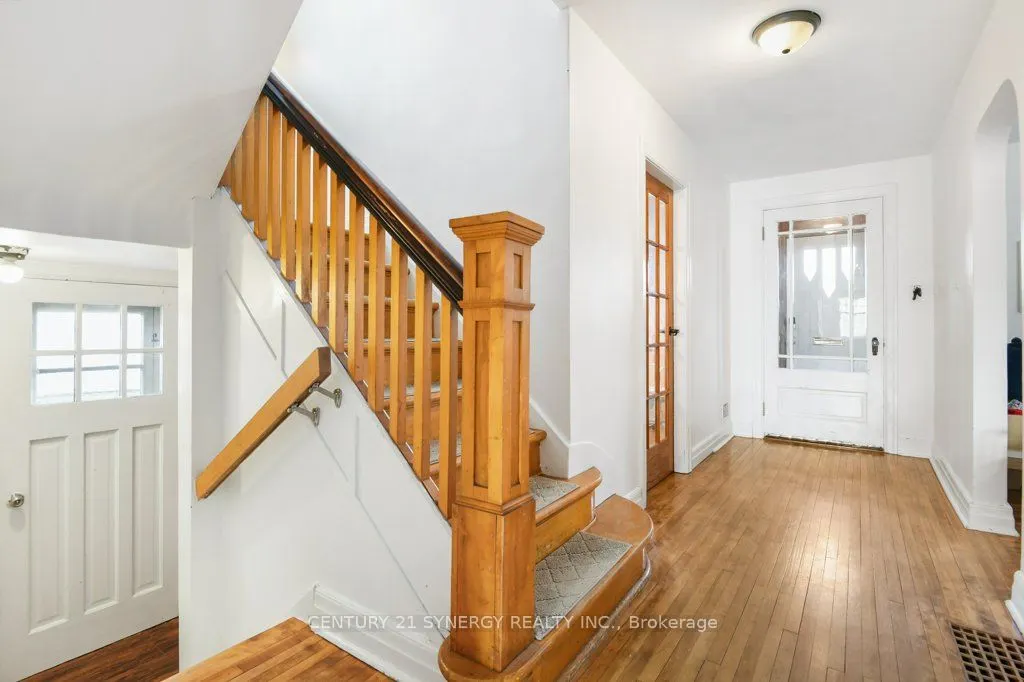 61 Daniel Street N