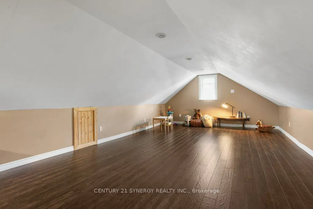 61 Daniel Street N