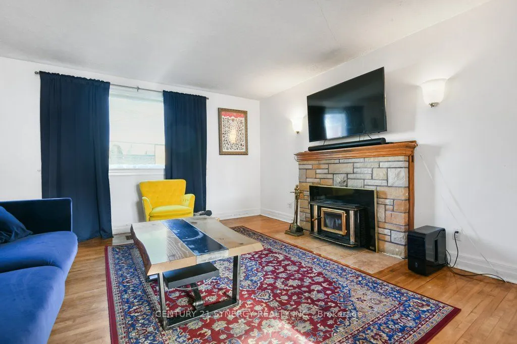 61 Daniel Street N