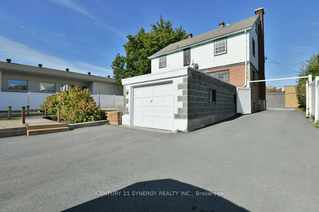 61 Daniel Street N