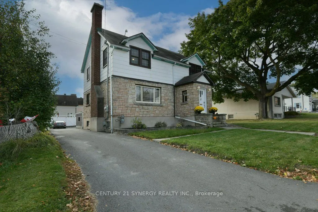 61 Daniel Street N