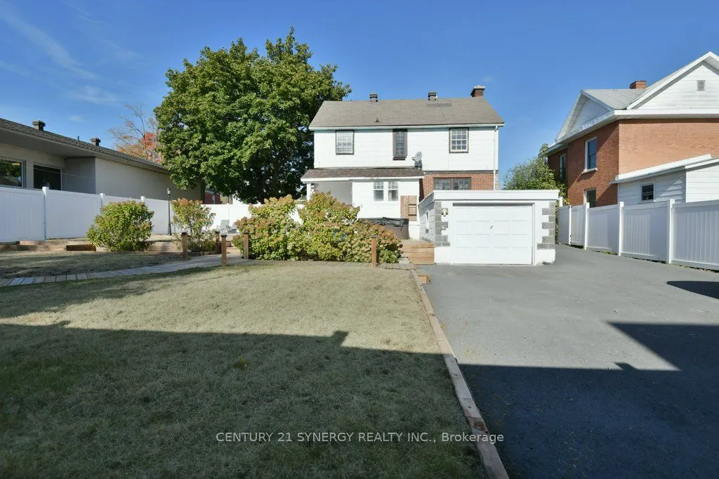 61 Daniel Street N