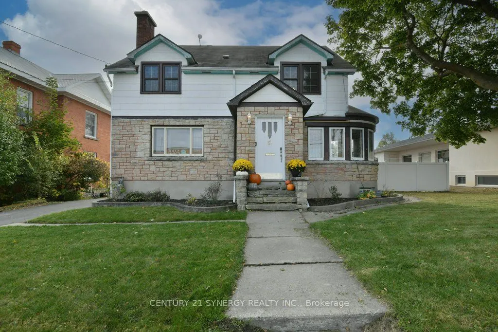 61 Daniel Street N