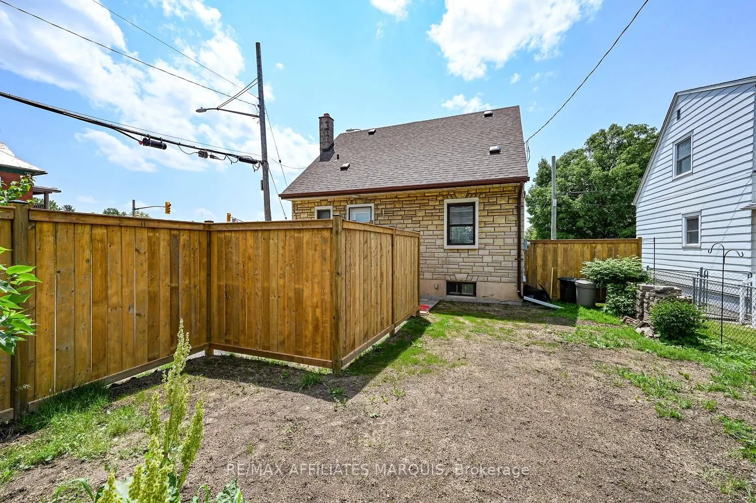 157 ELMSLEY Street N