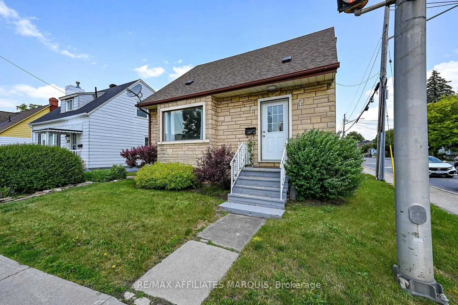 157 ELMSLEY Street N