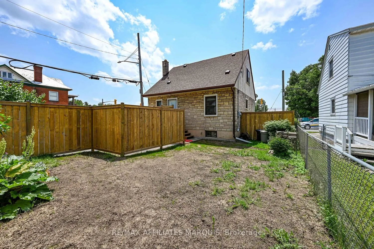 157 ELMSLEY Street N