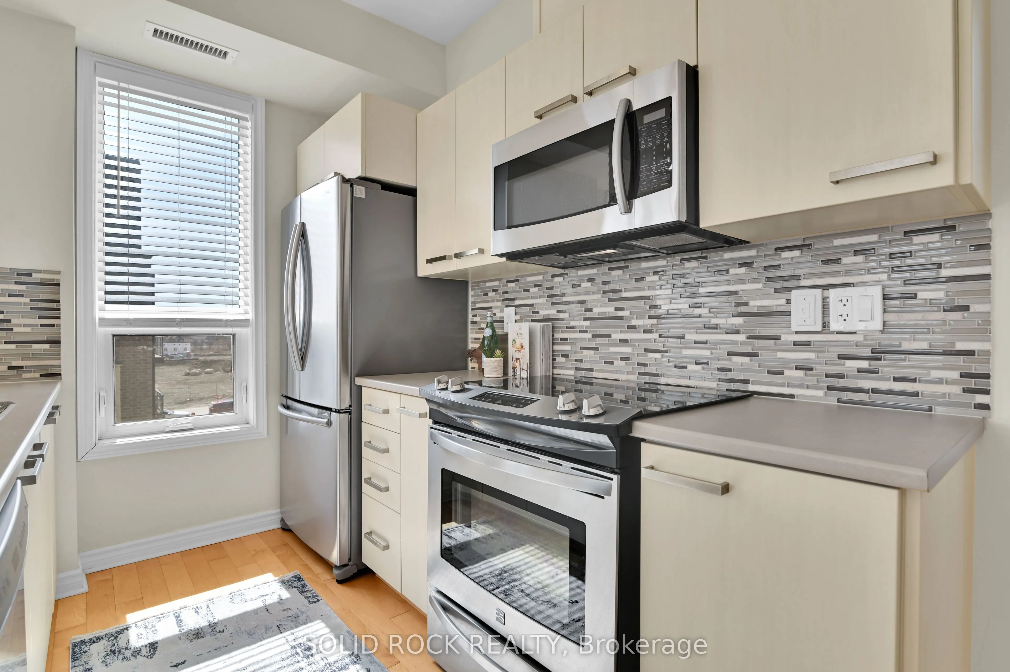301 BAYROSE Drive, #302