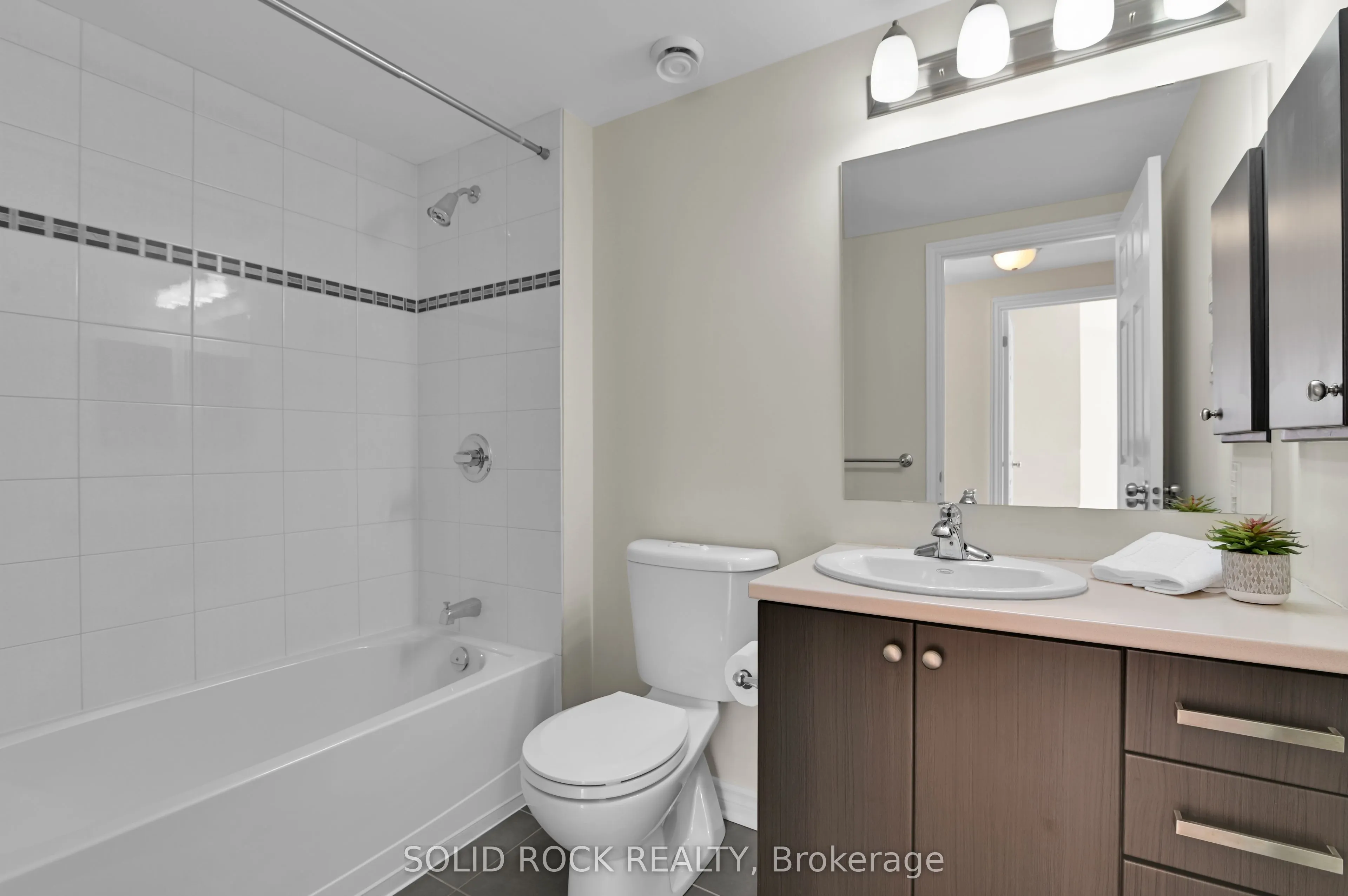 301 BAYROSE Drive, #302