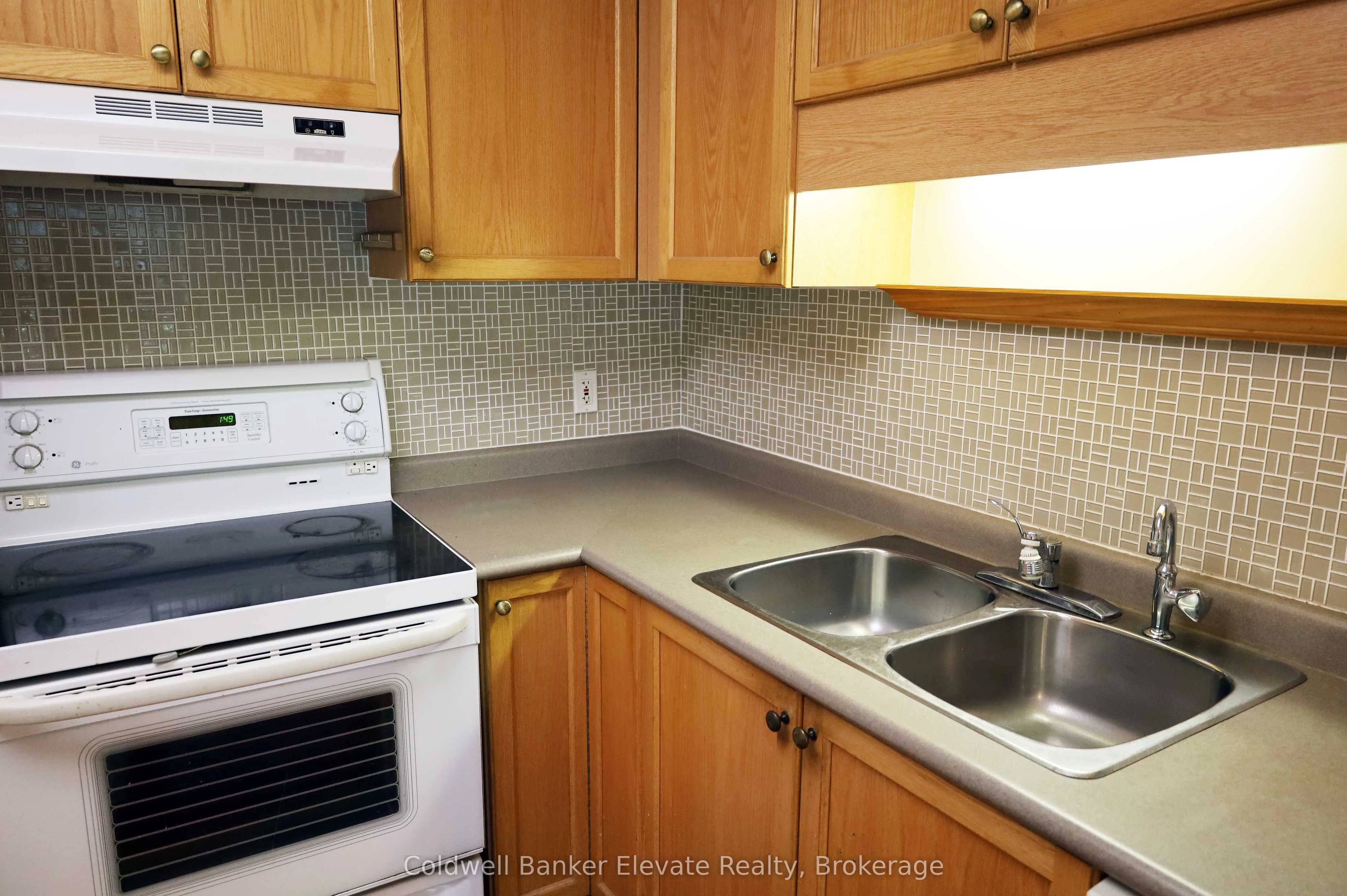 2705 KINGSWAY Drive, #16