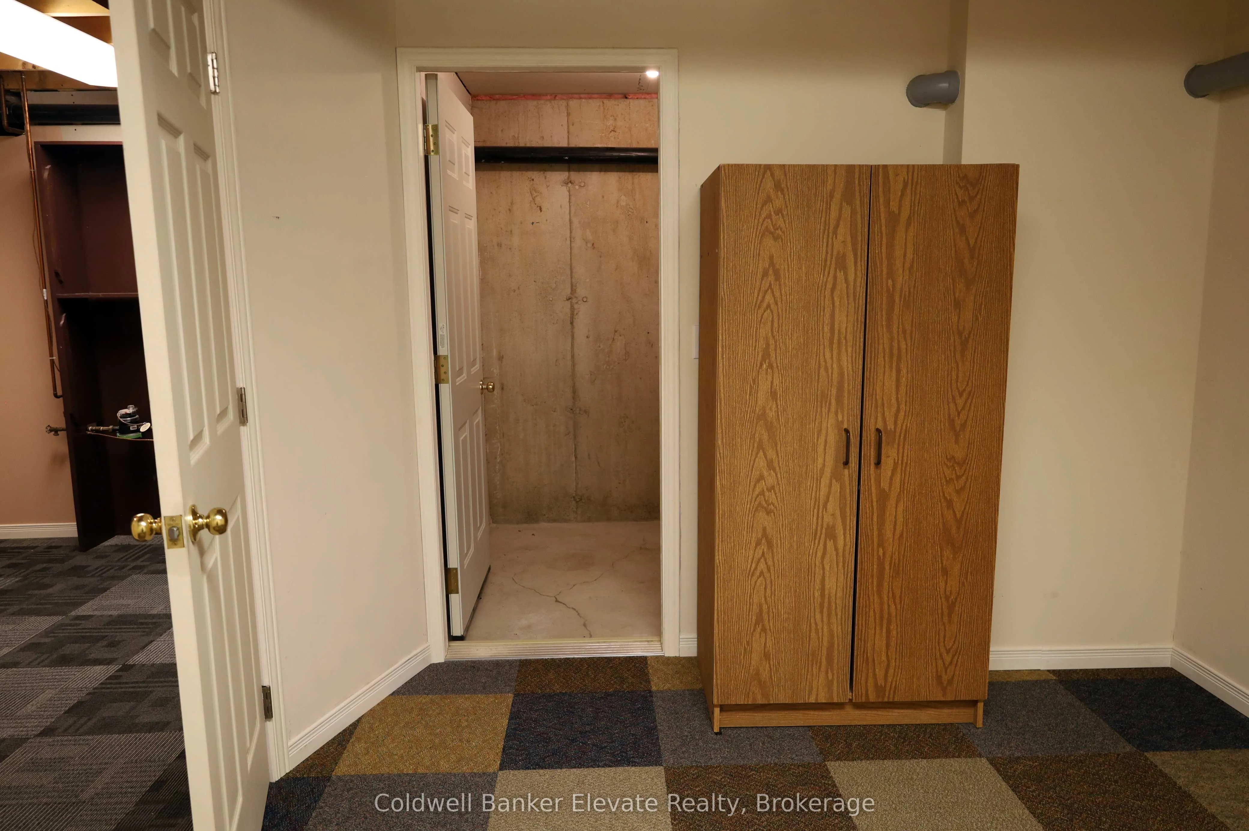 2705 KINGSWAY Drive, #16