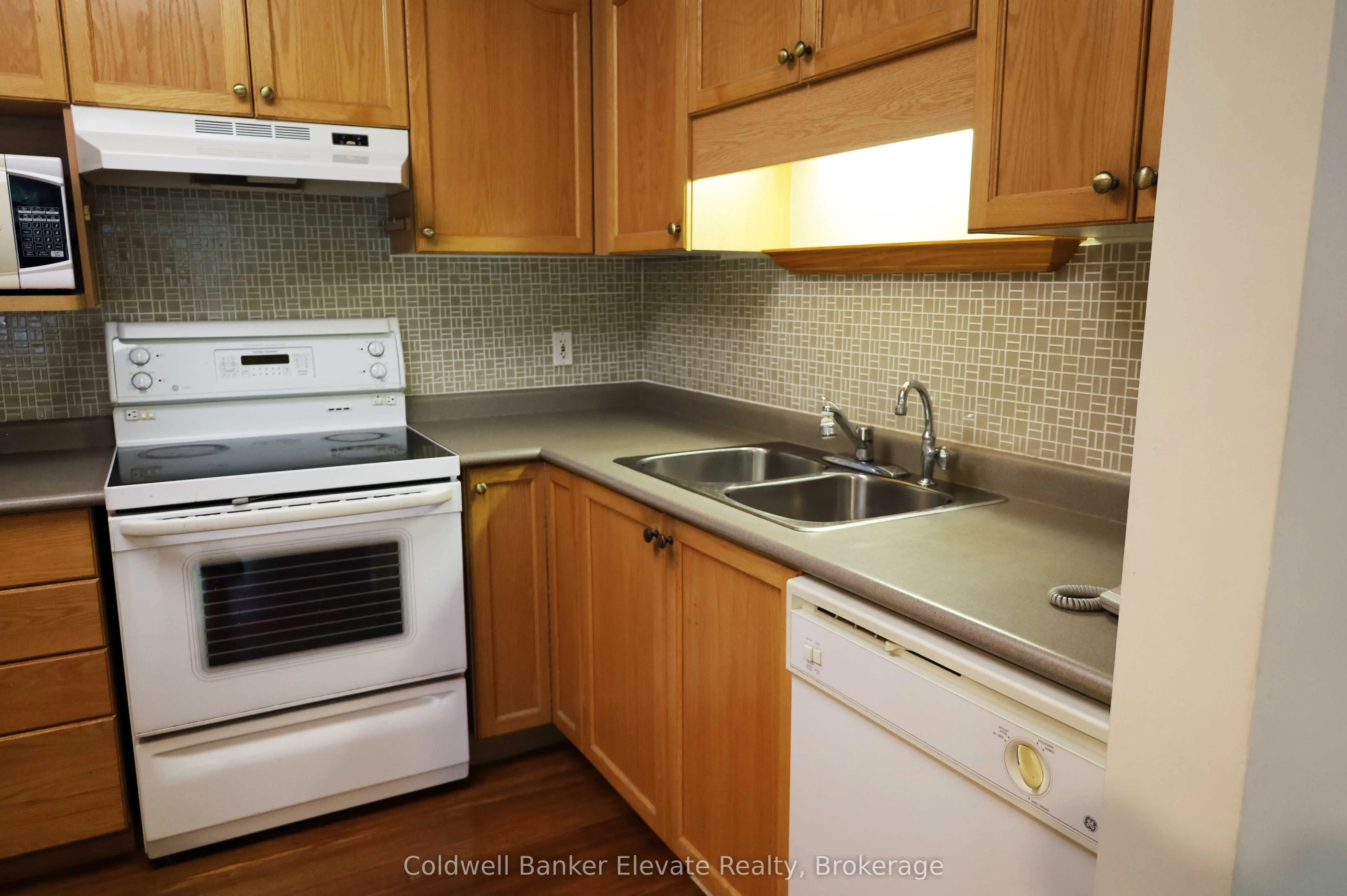 2705 KINGSWAY Drive, #16