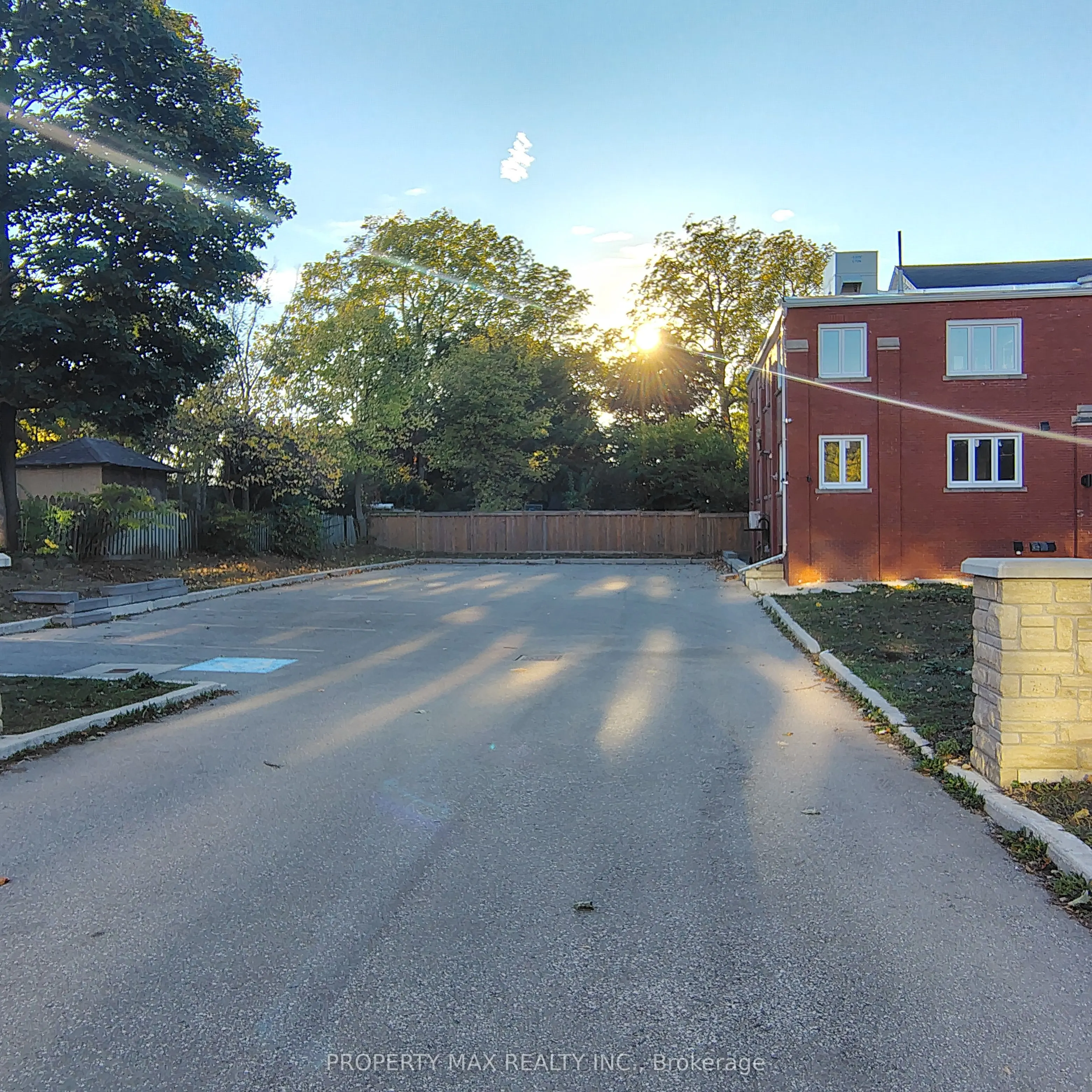 1061 Richmond Street