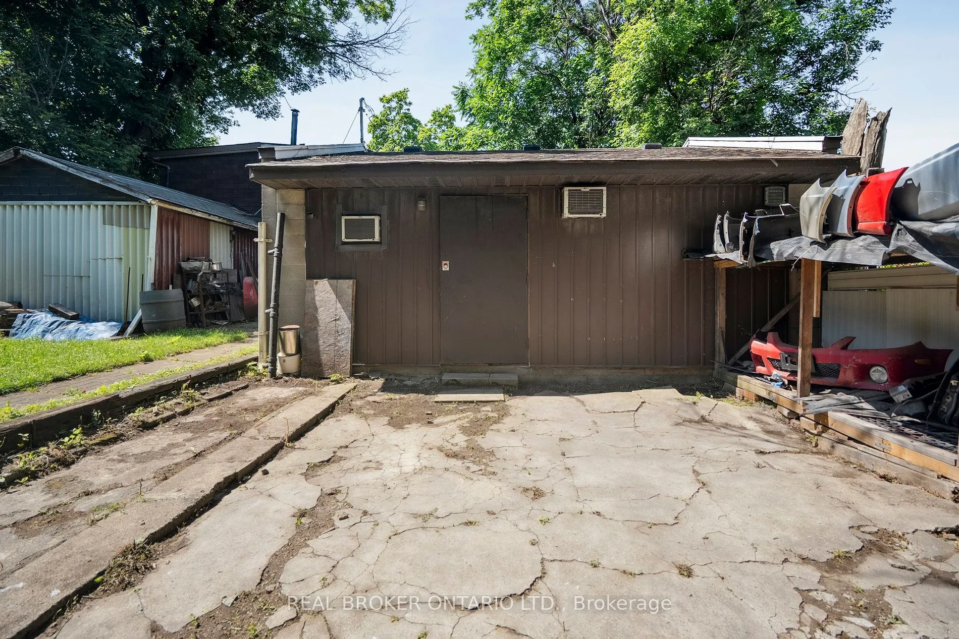 11 Whitfield Avenue