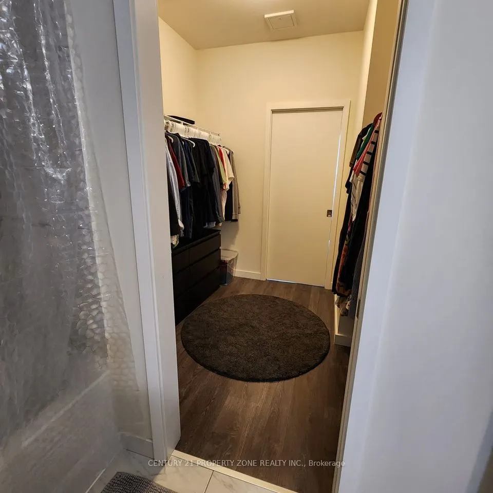 690 King Street W, #415