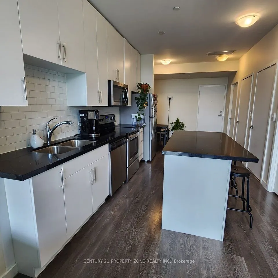 690 King Street W, #415