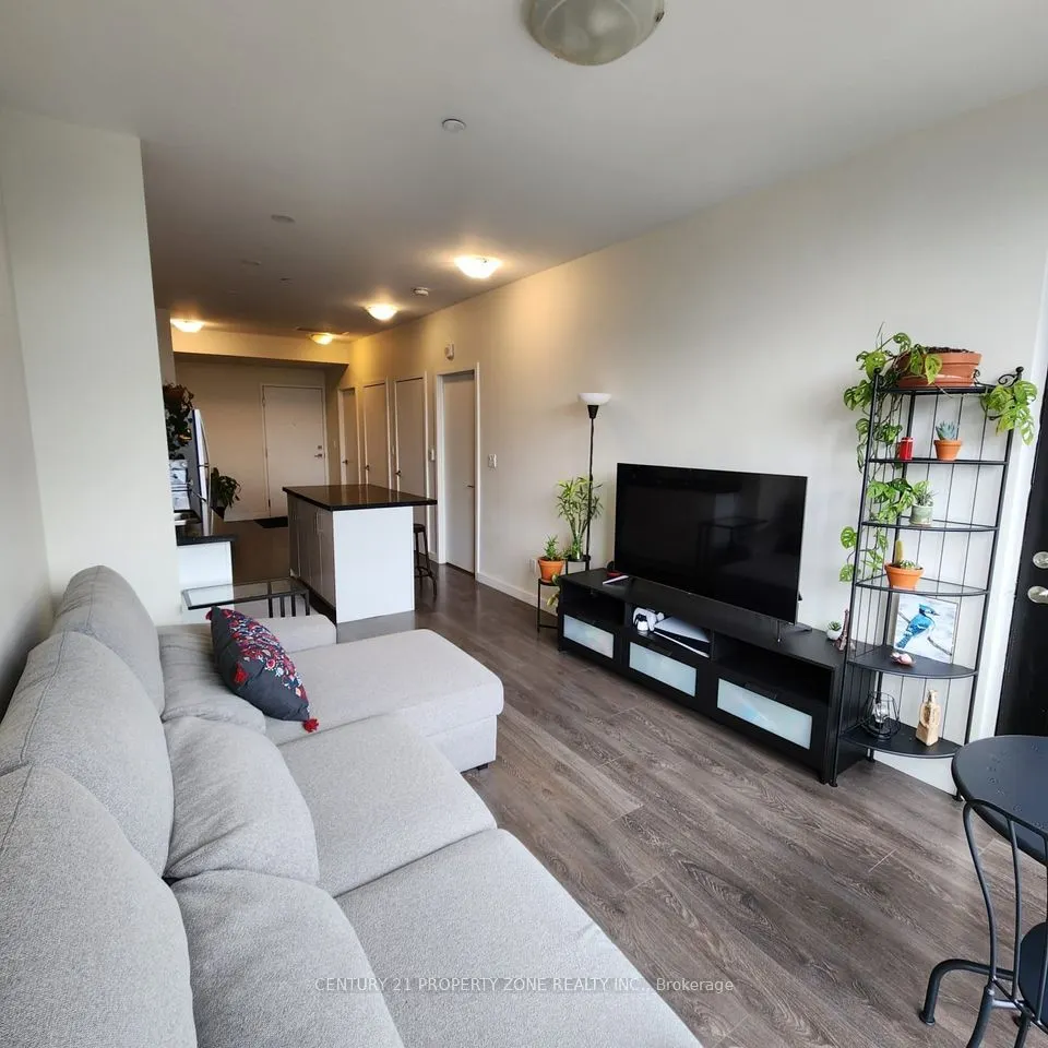 690 King Street W, #415