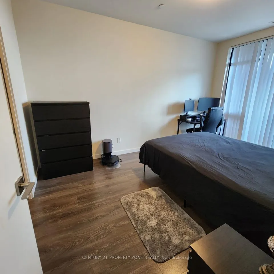 690 King Street W, #415