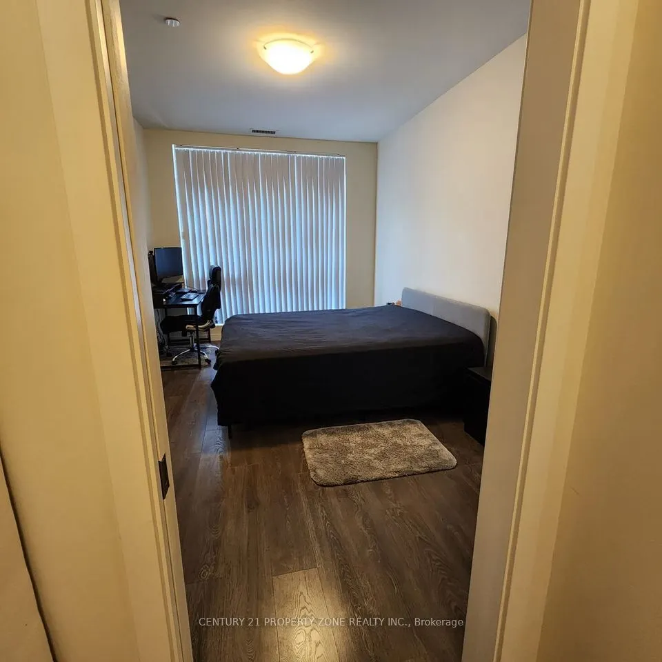 690 King Street W, #415