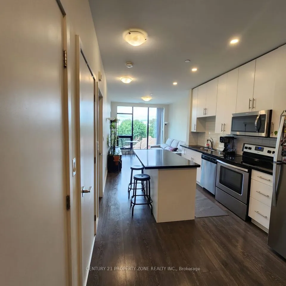 690 King Street W, #415