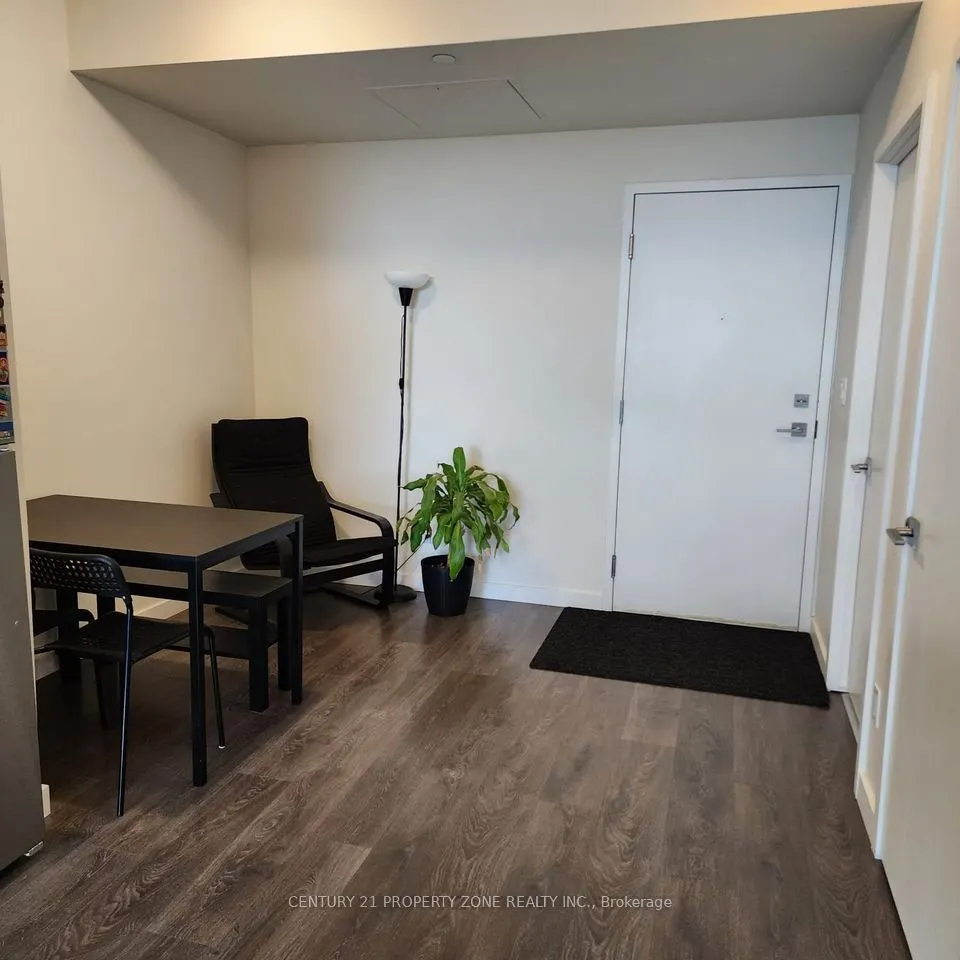 690 King Street W, #415