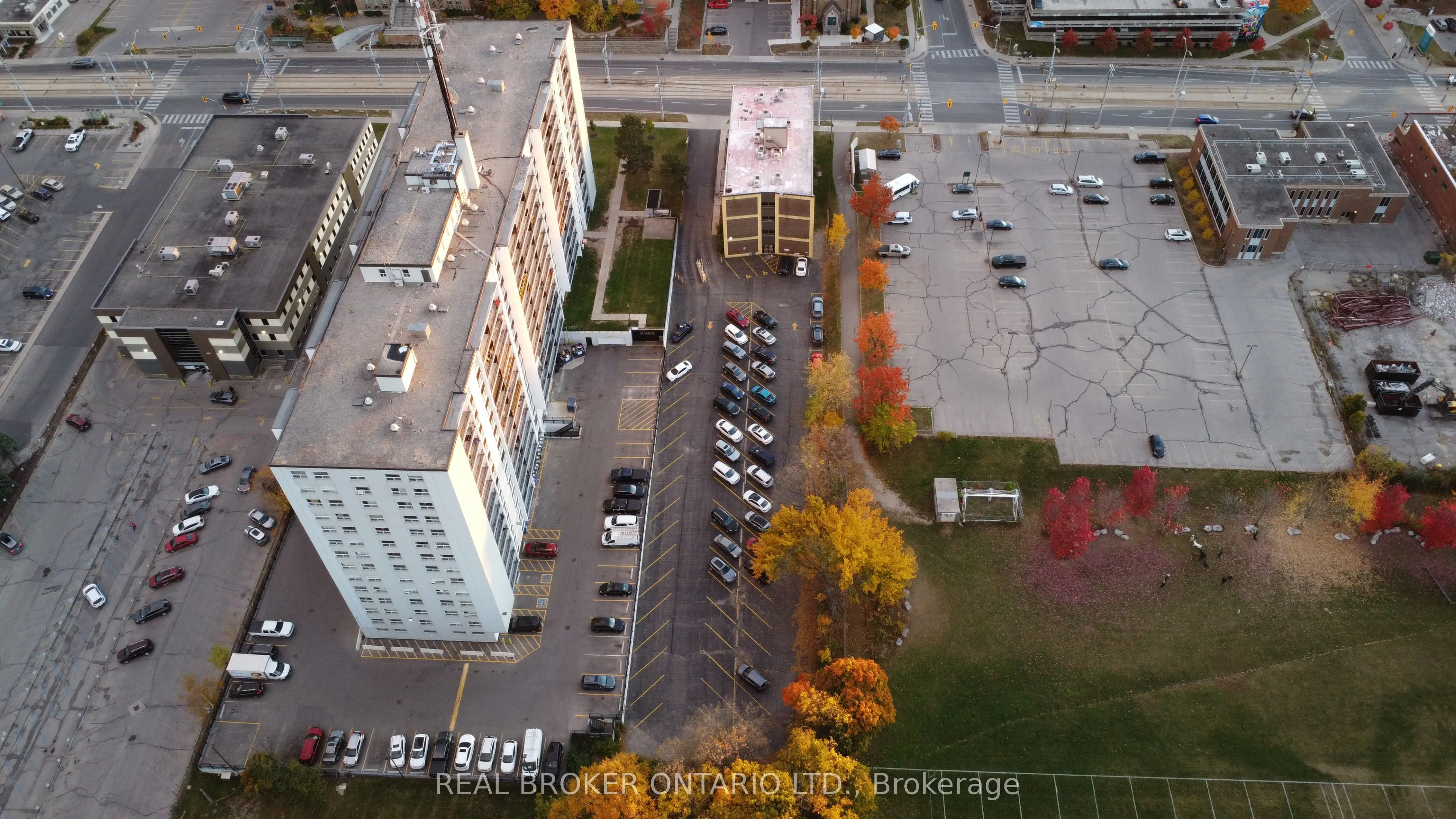 824 King Street W