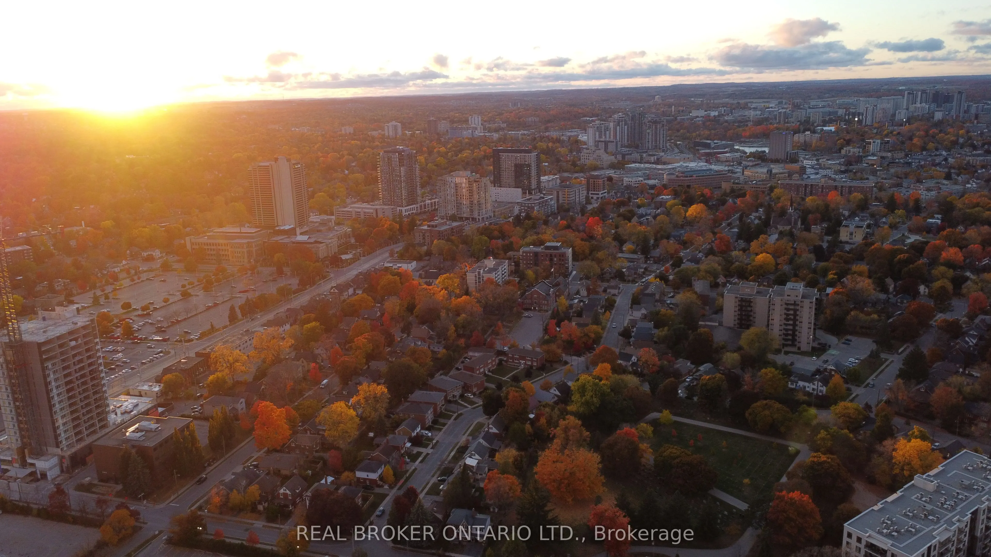 824 King Street W