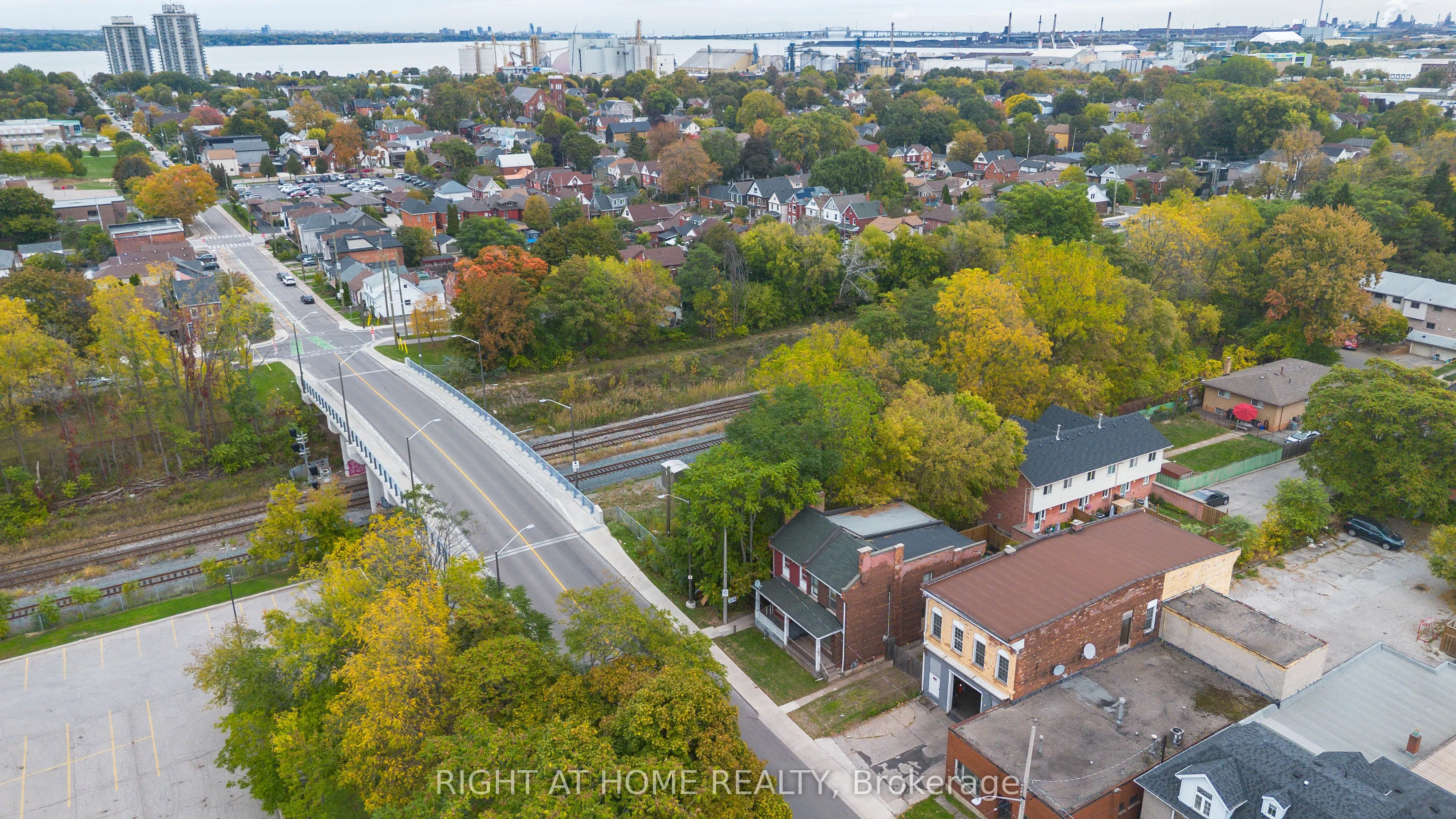 318 John Street N