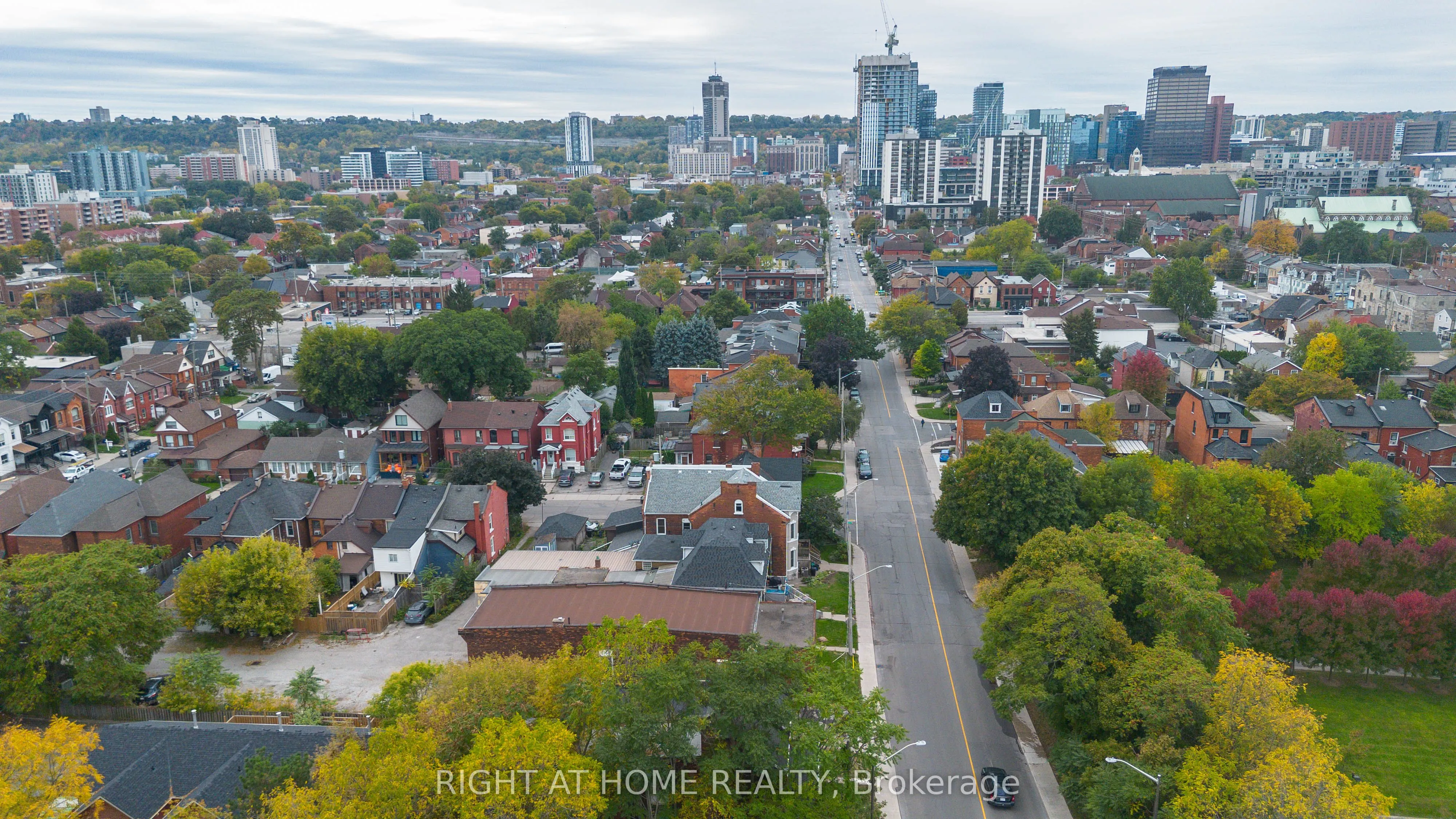 318 John Street N
