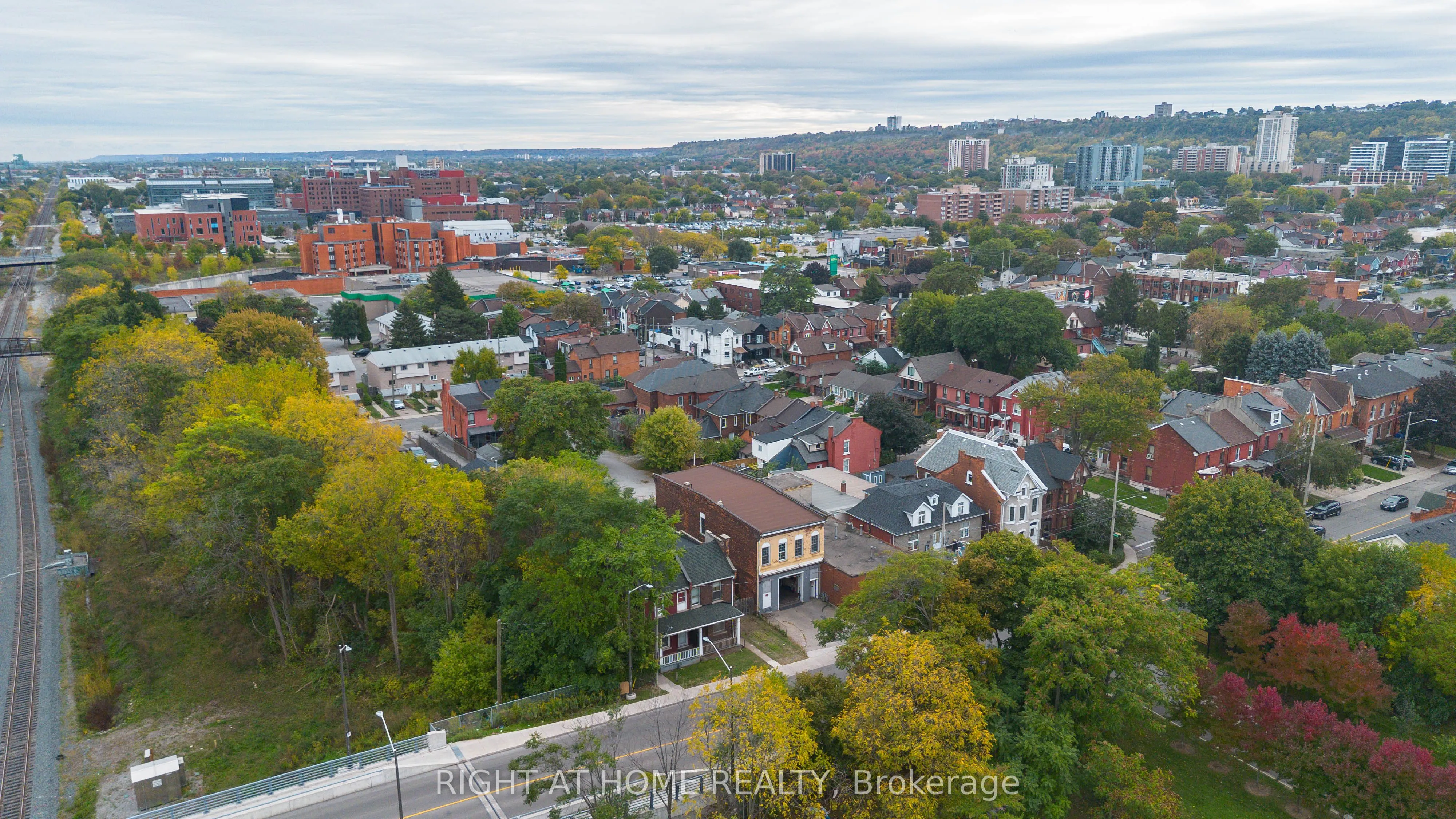318 John Street N
