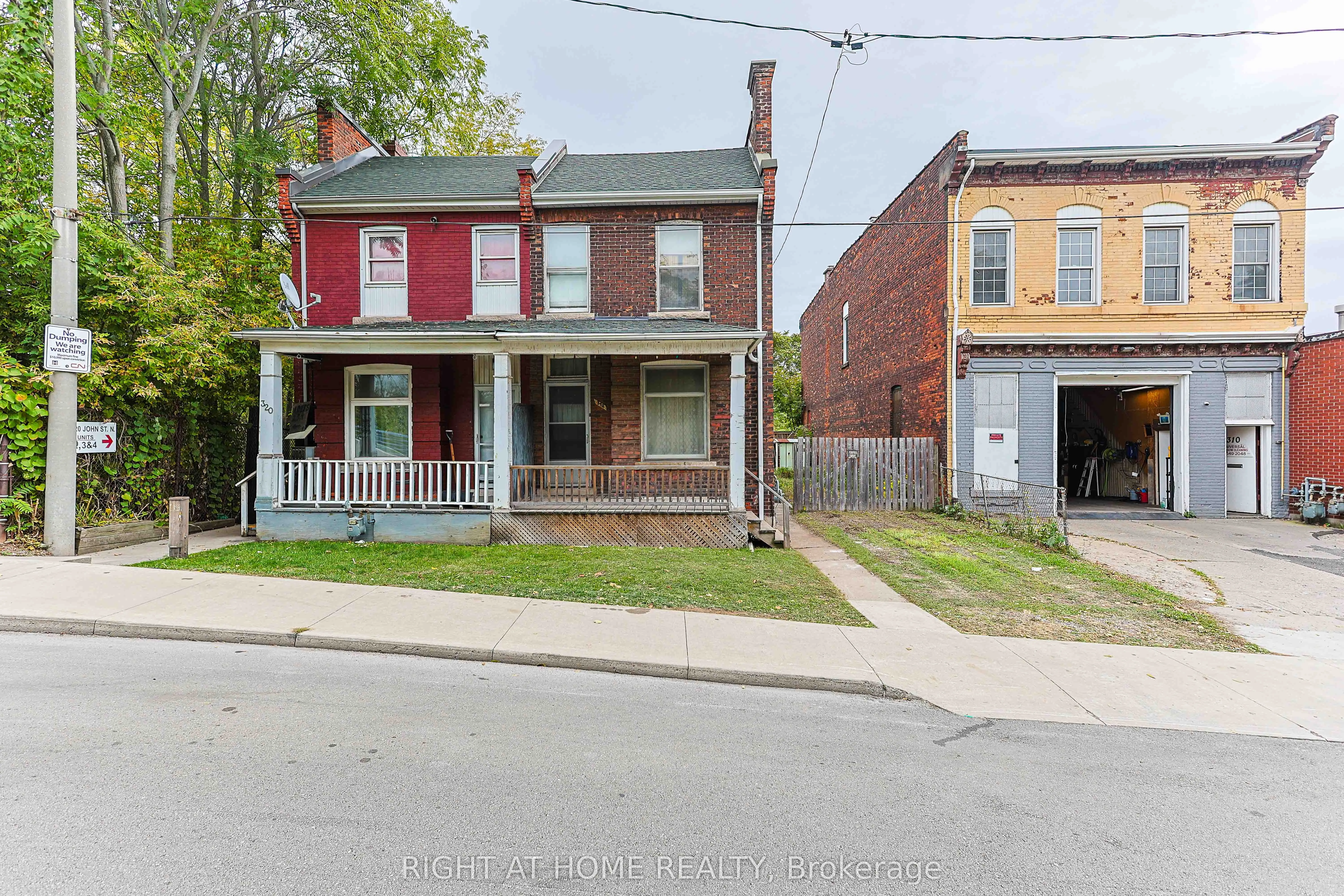 318 John Street N