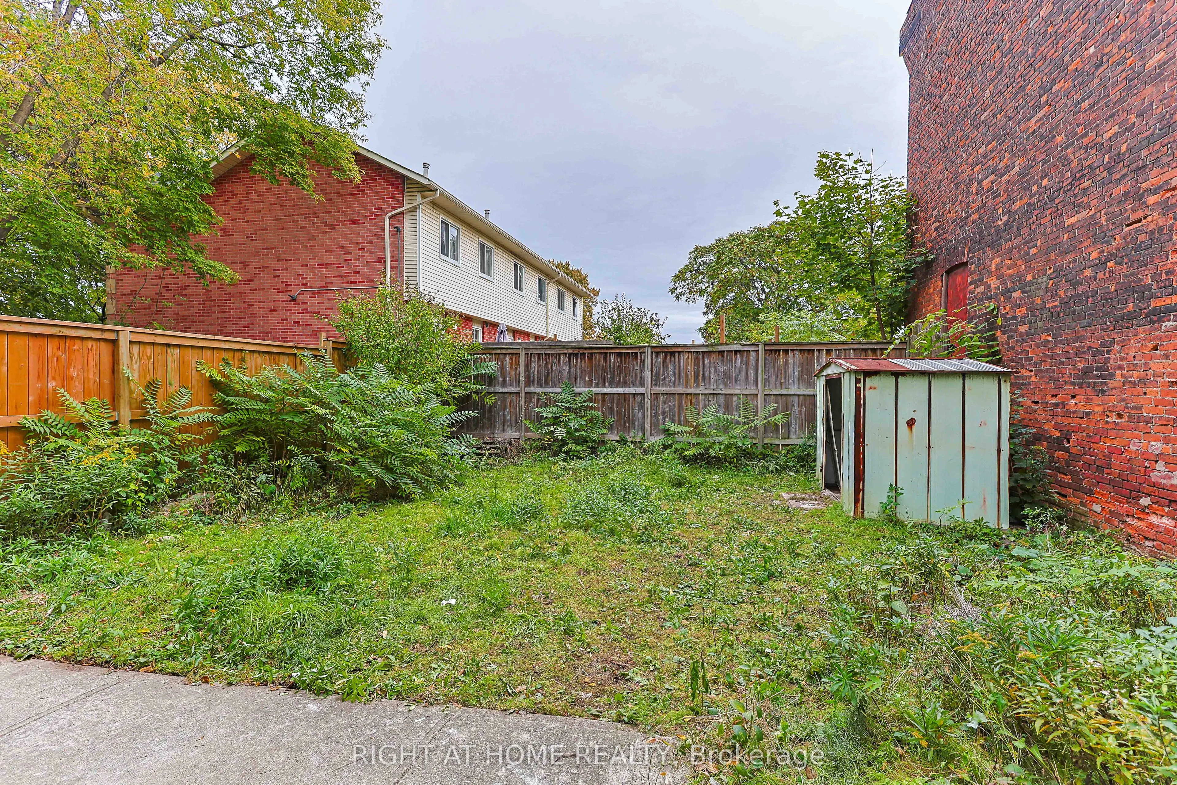 318 John Street N