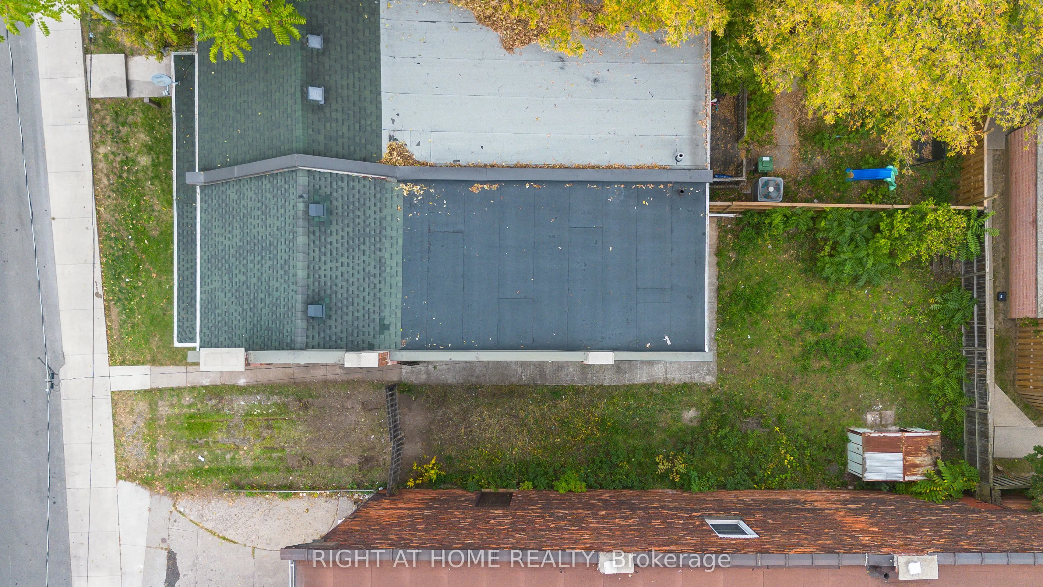 318 John Street N