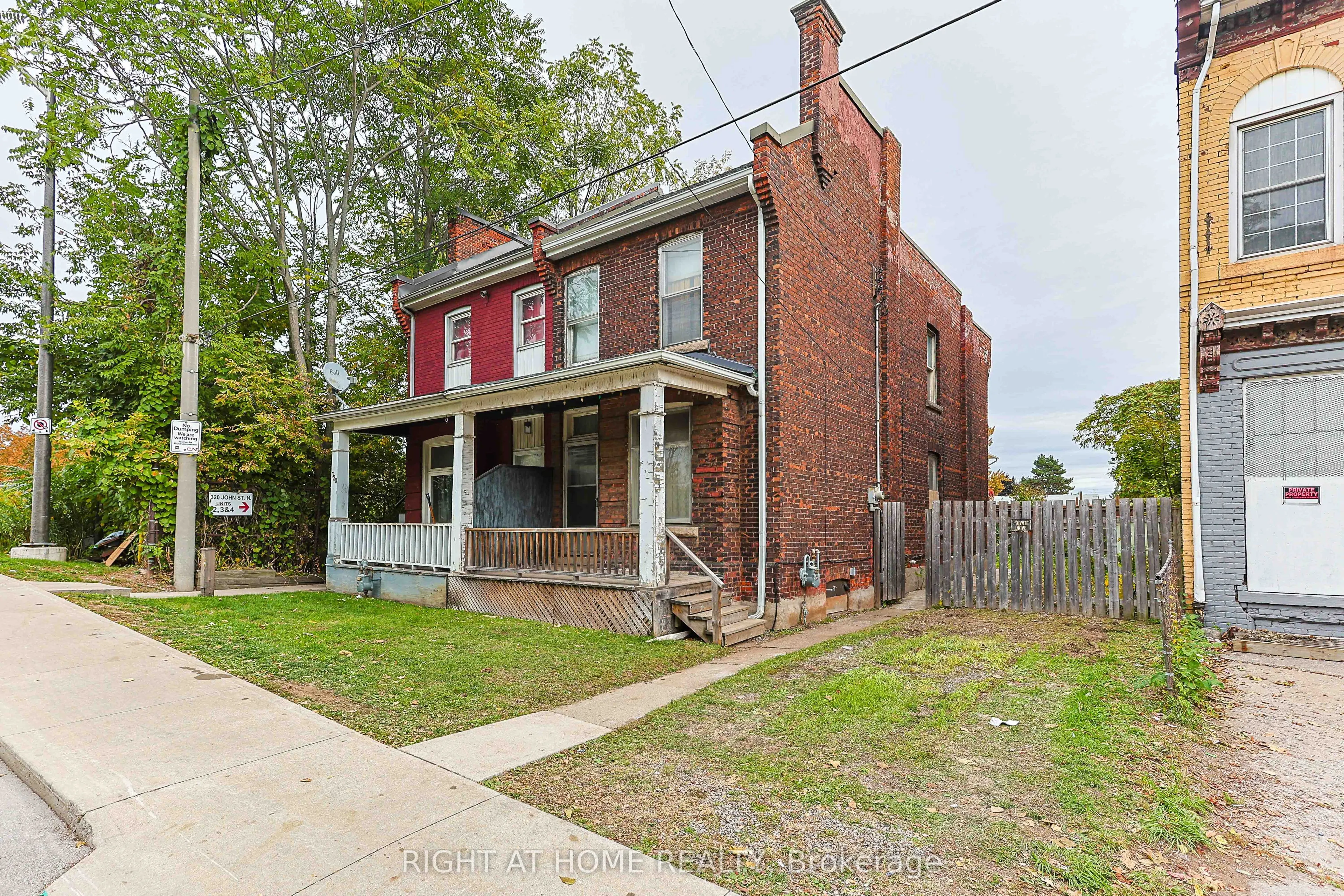 318 John Street N