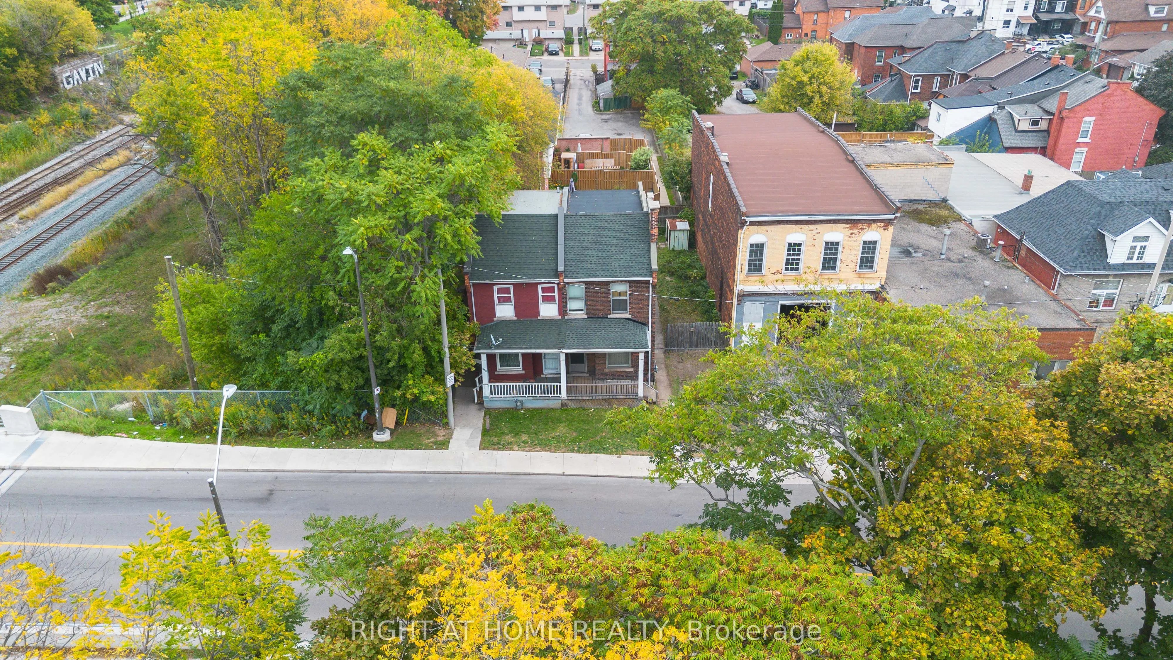 318 John Street N