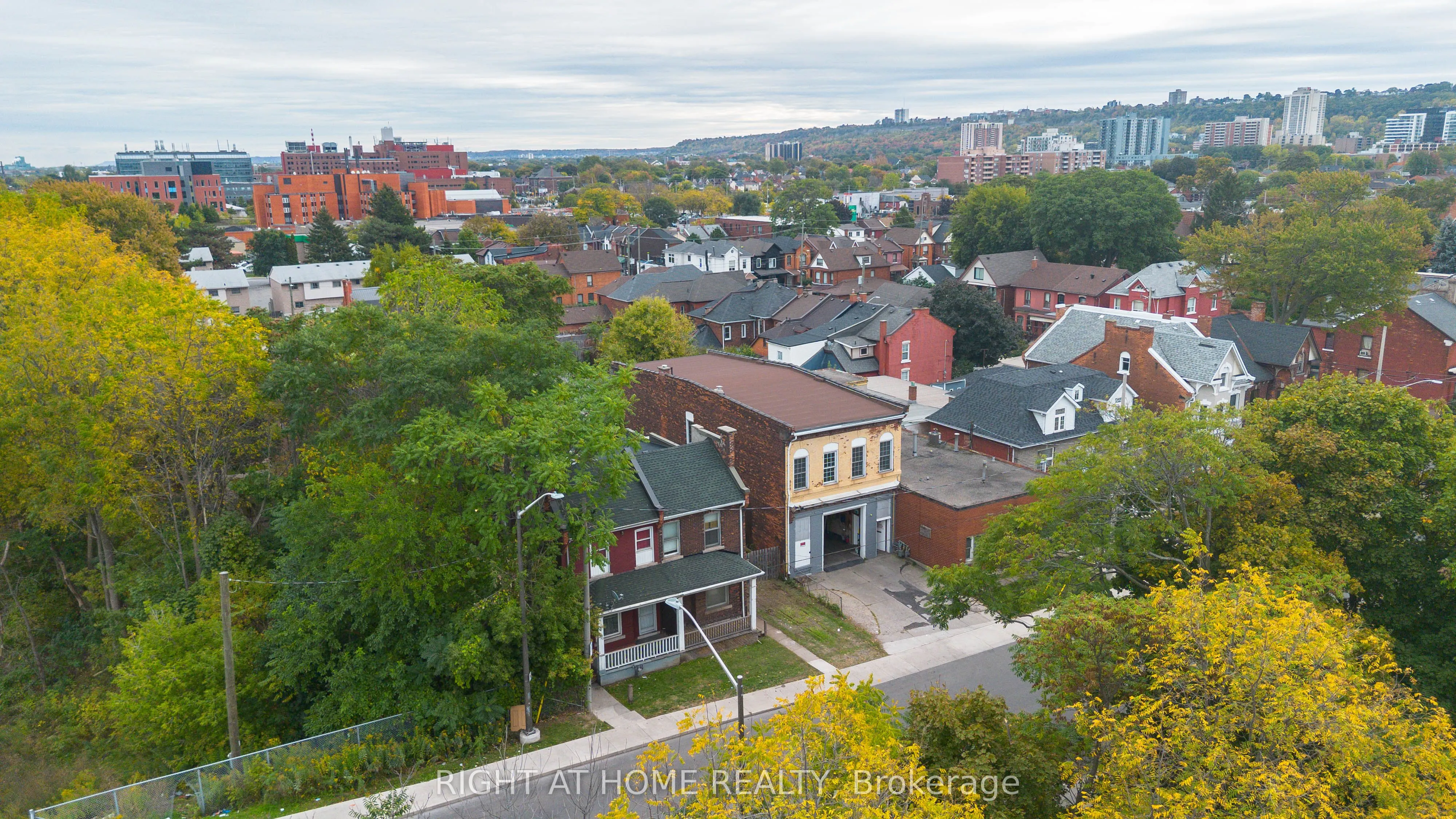 318 John Street N
