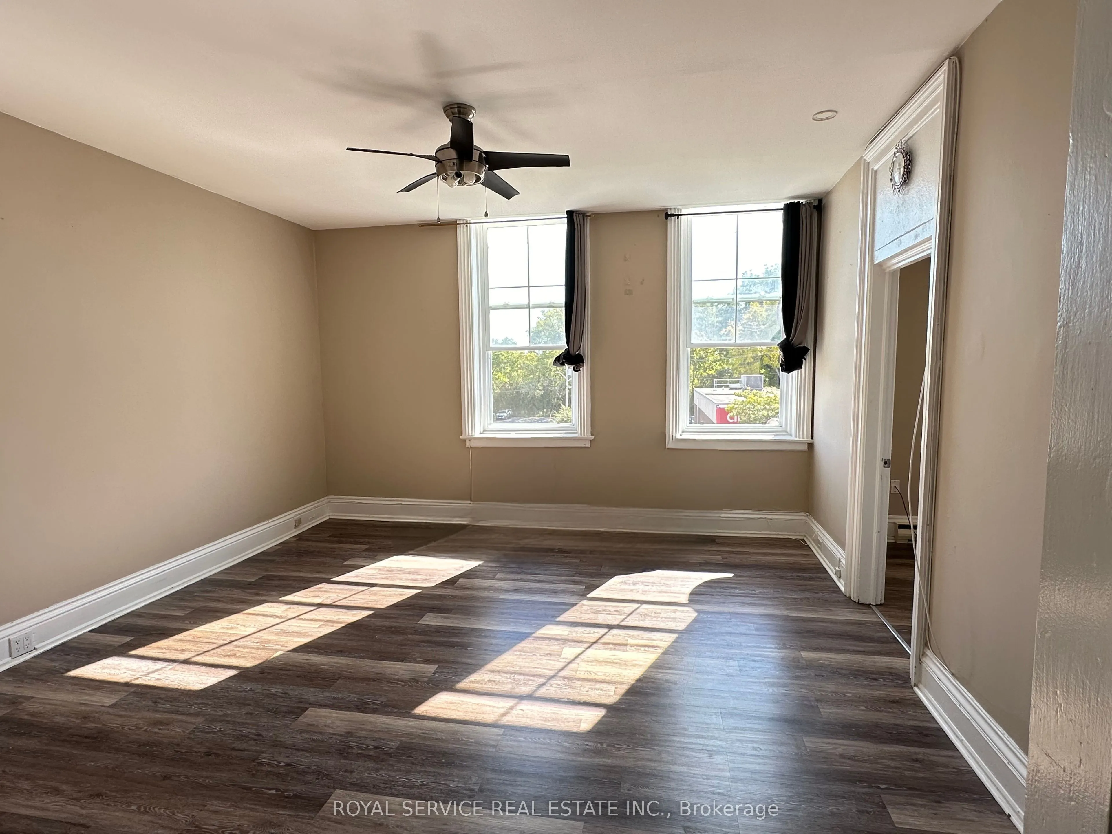 33 King Street E, #2